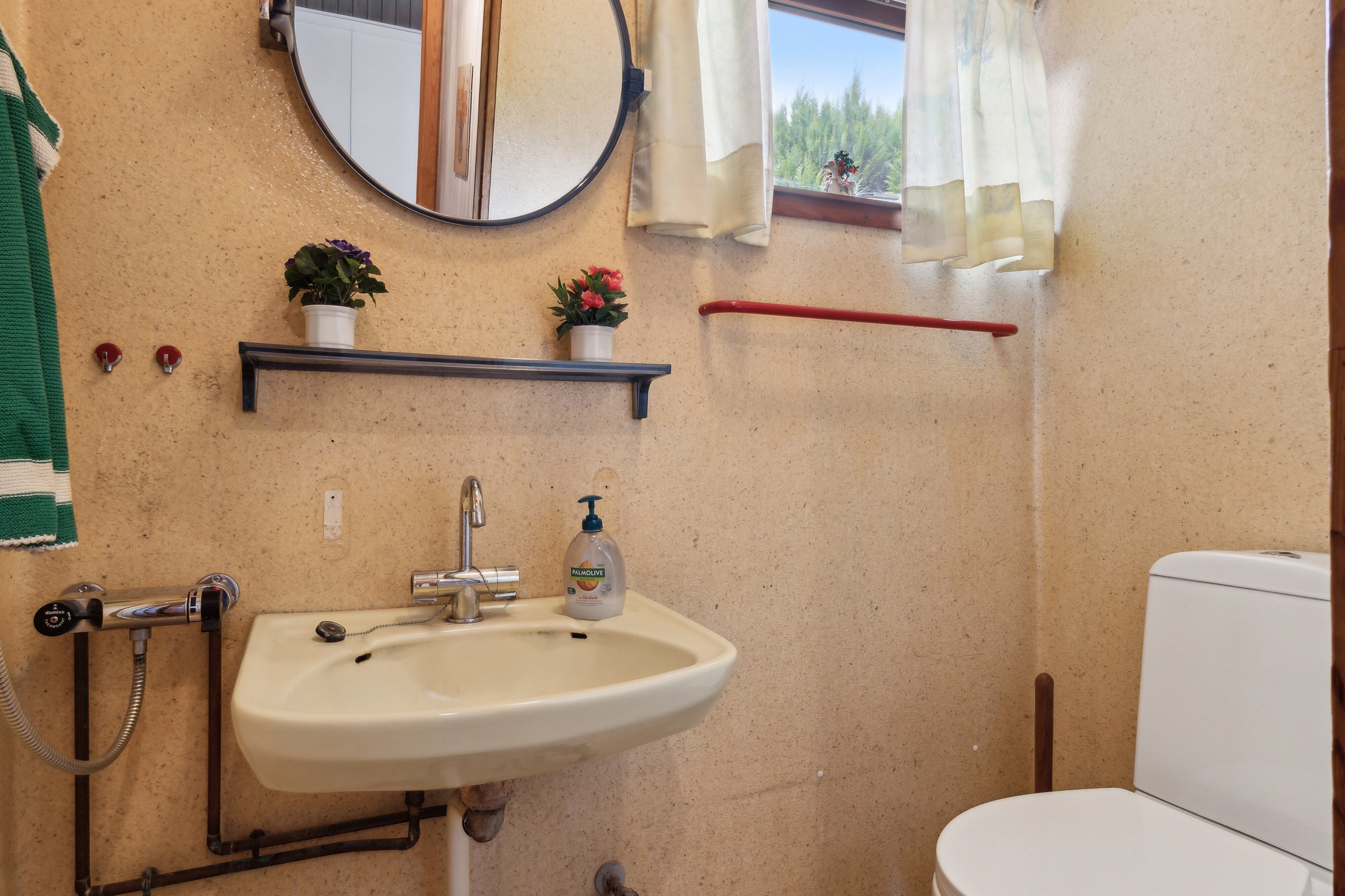 Fremhævet badeværelse billede i fuldskærmstilstand. Billede af Olaf Poulsensvej 5, Evetofte, 3370 Melby