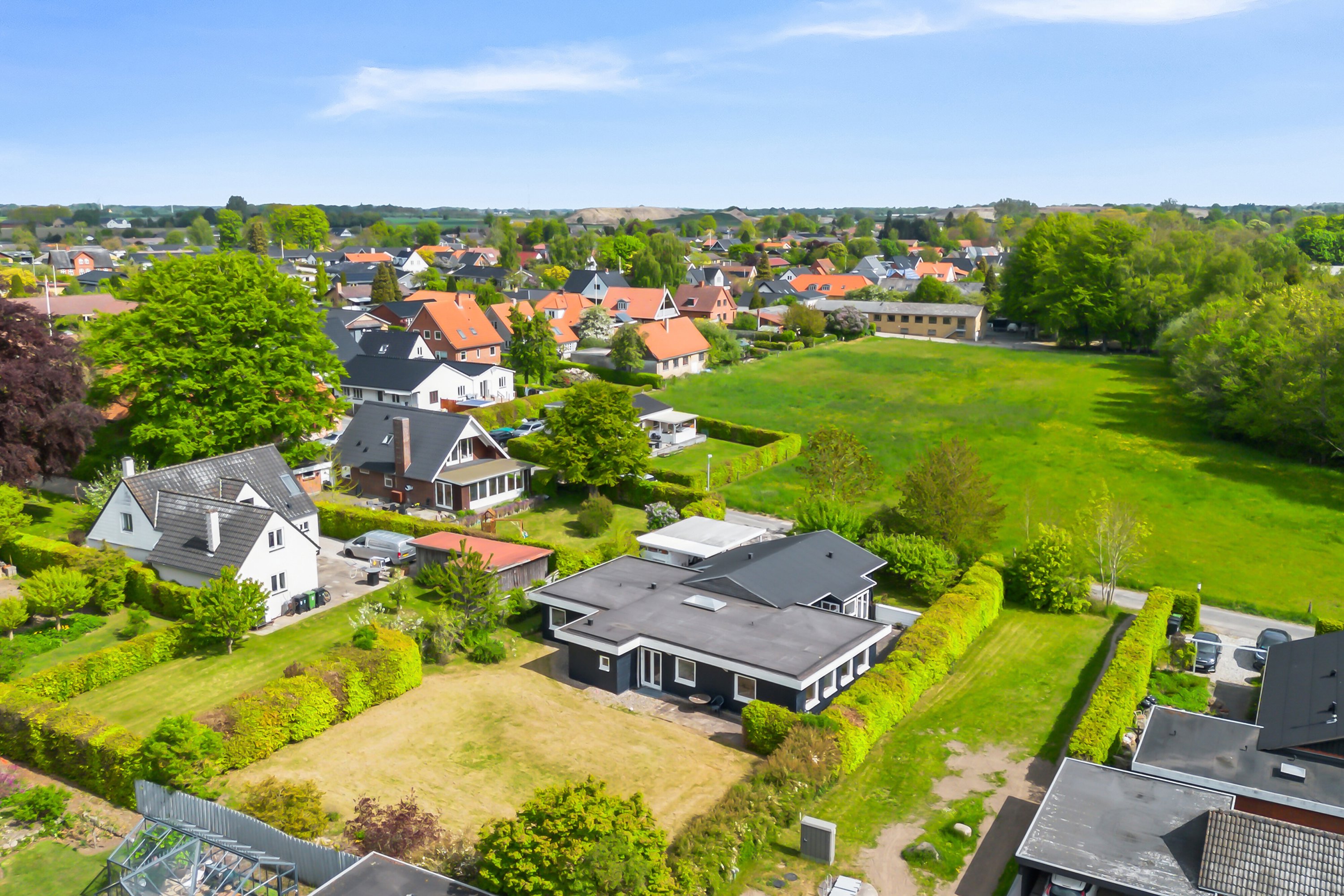 Fremhævet luftfoto billede i fuldskærmstilstand. Billede af Engvej 4, Sønder Nærå, 5792 Årslev