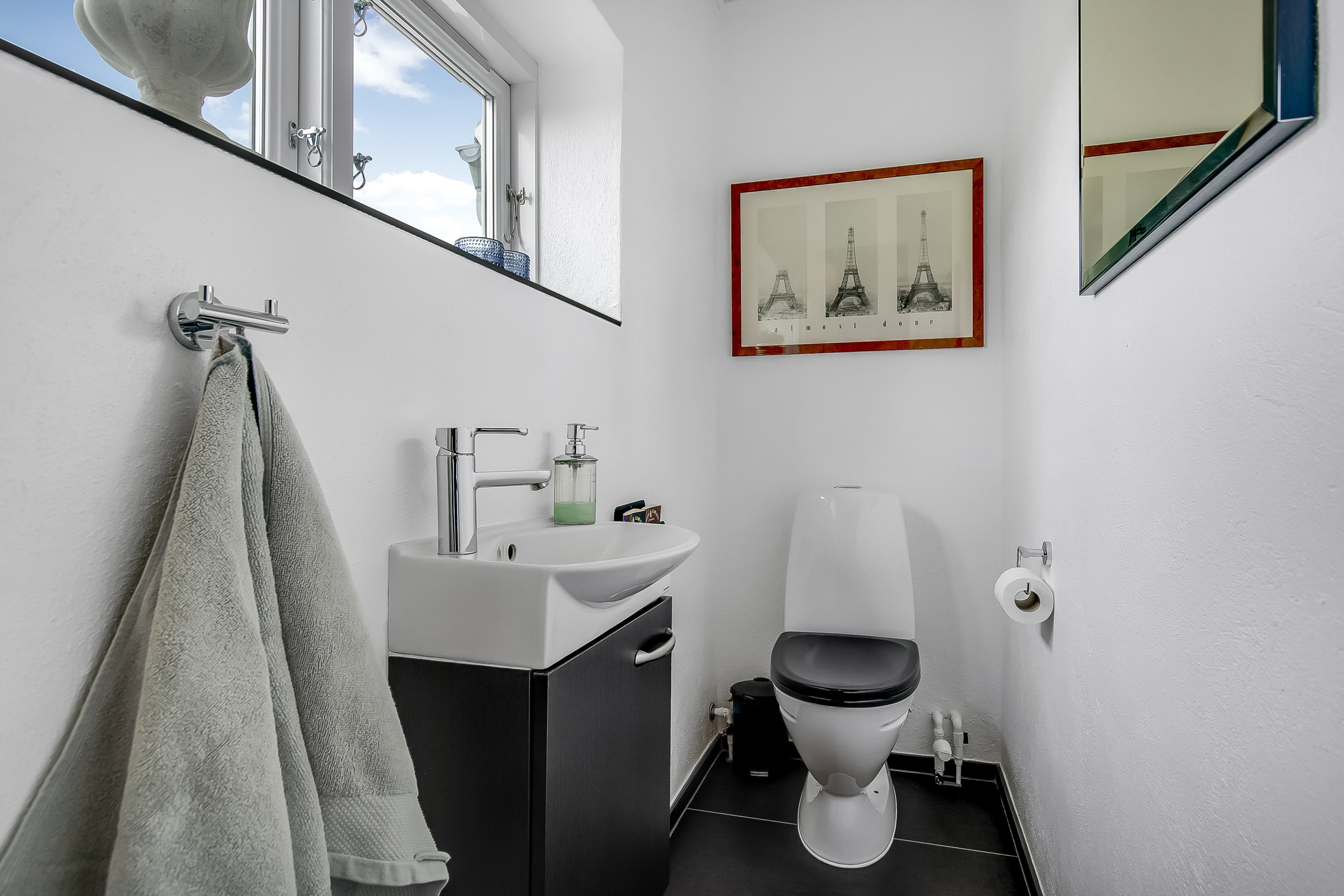 Fremhævet gæstetoilet billede i fuldskærmstilstand. Billede af Smørhullet 18, Smørhullet, 7100 Vejle