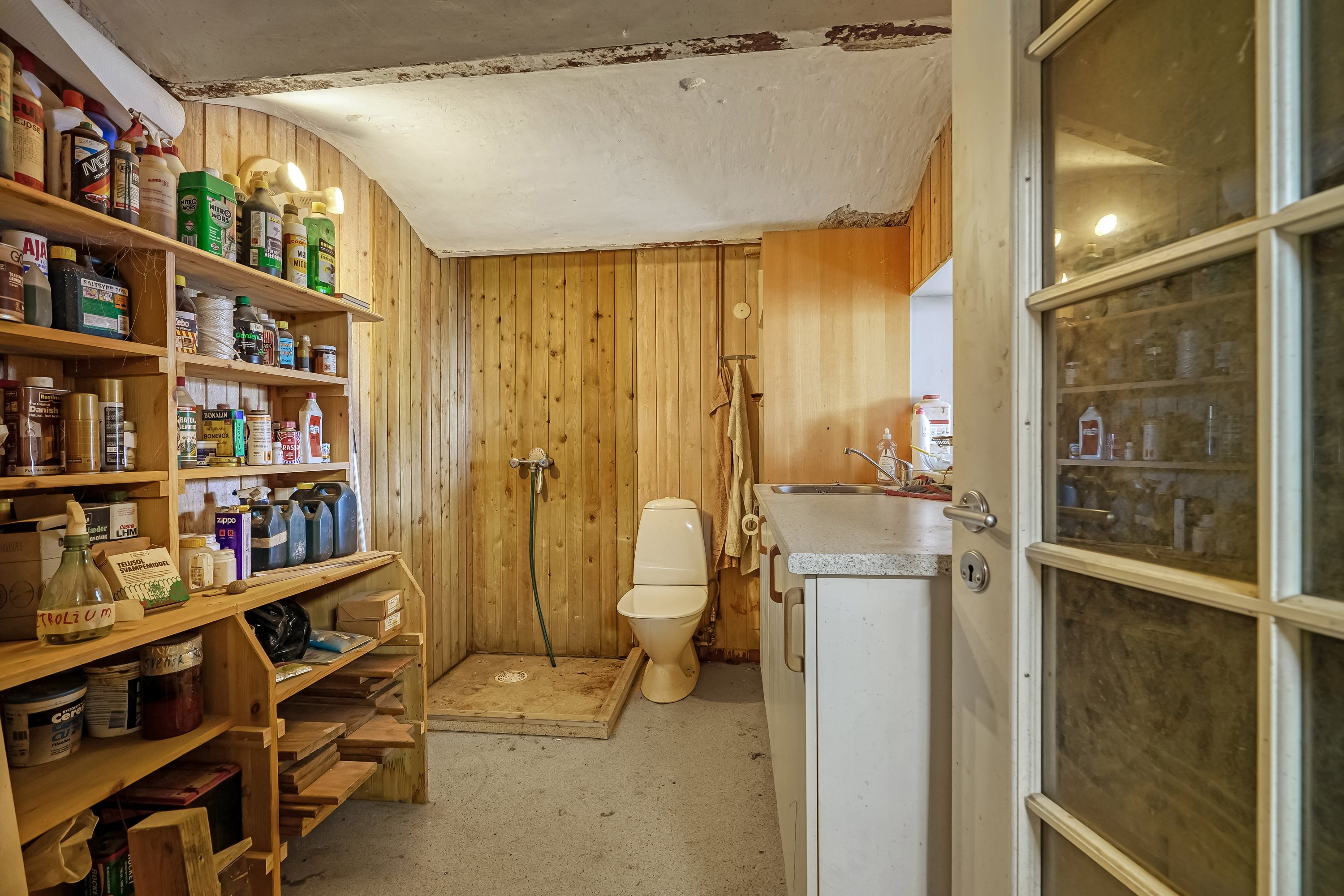 Fremhævet toilet udhus billede i fuldskærmstilstand. Billede af Bygade 29, 7160 Tørring