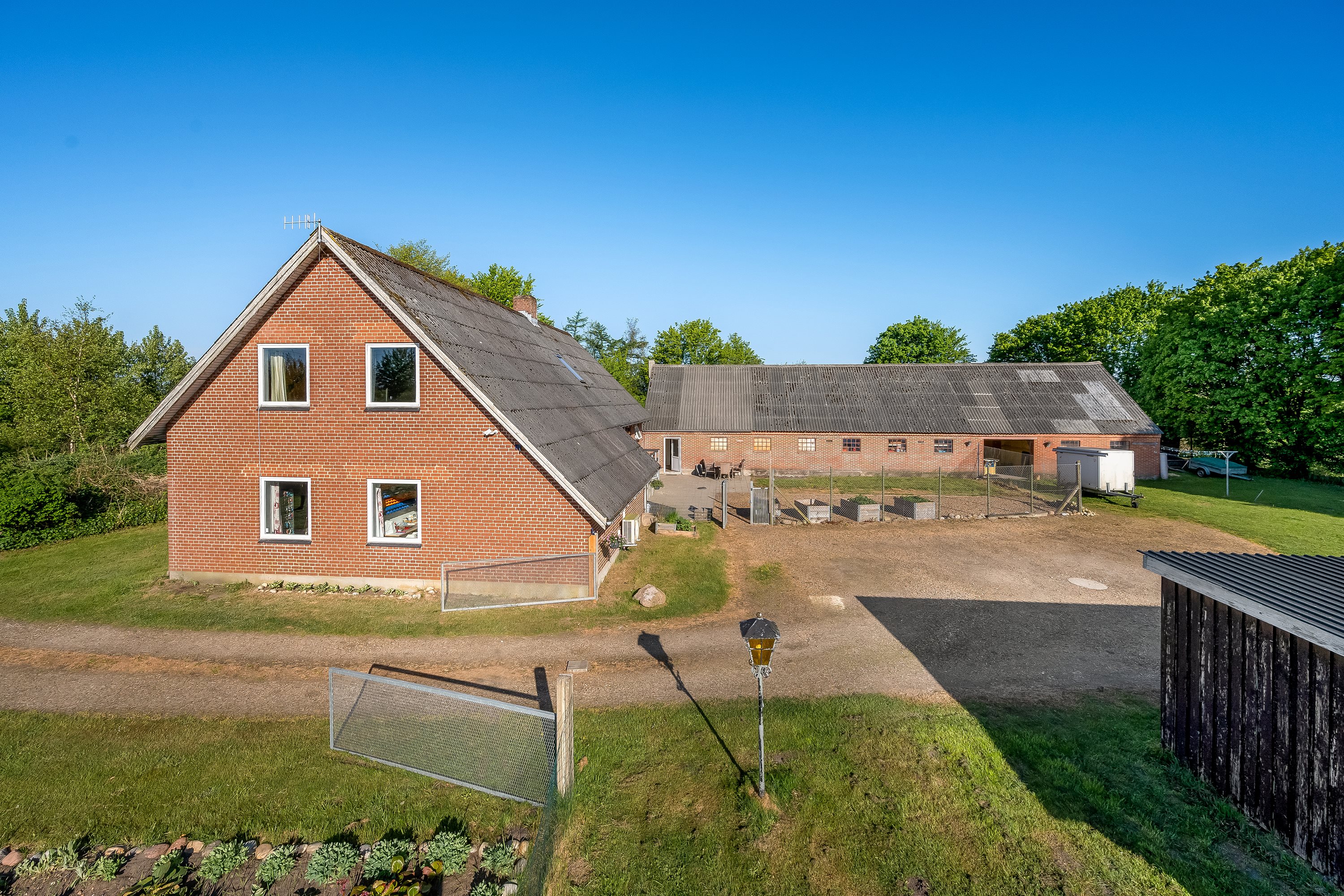 Fremhævet facade billede i fuldskærmstilstand. Billede af Vejlevej 119, Hoven, 6880 Tarm