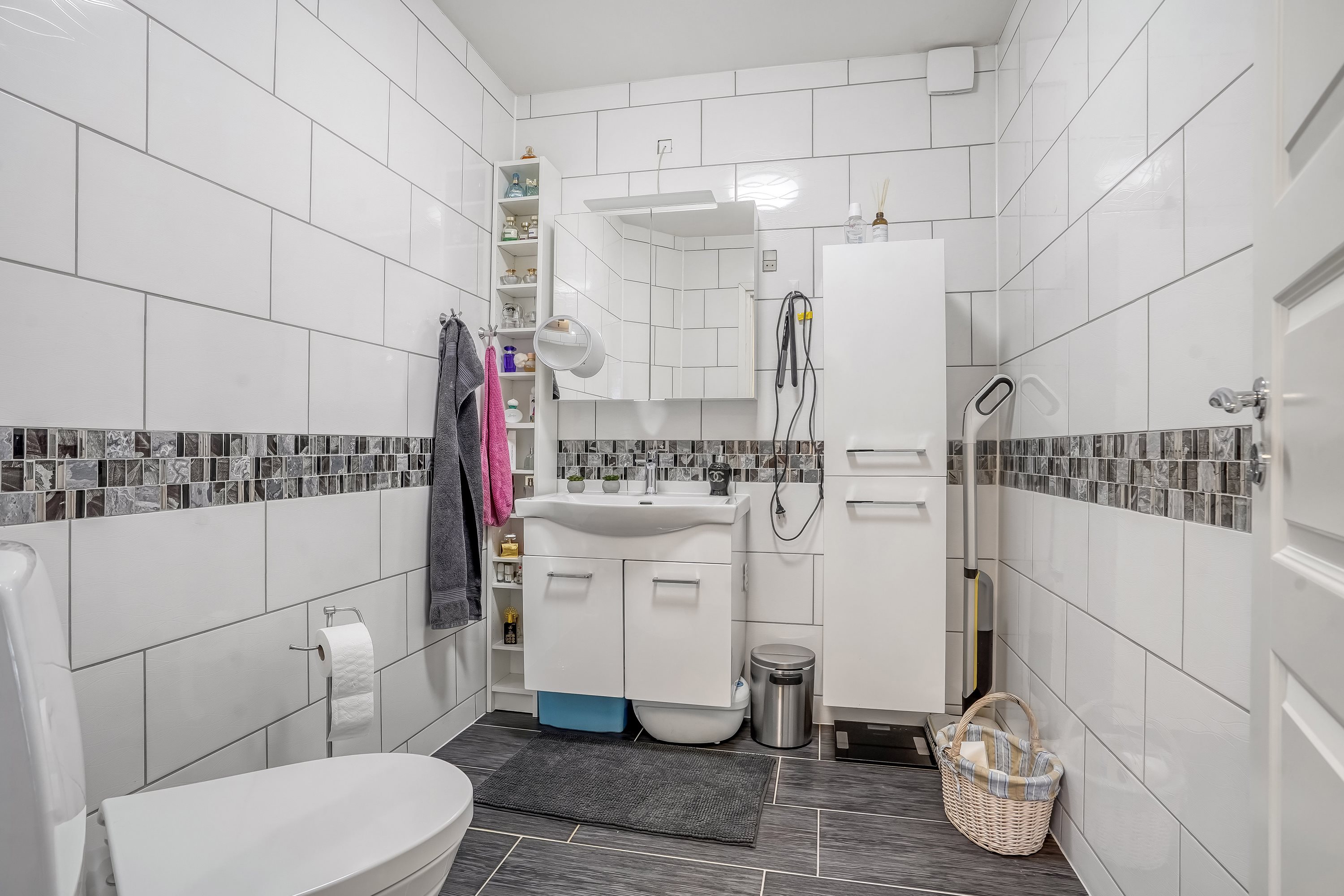 Fremhævet toilet billede i fuldskærmstilstand. Billede af Kauslundevej 85, Kauslunde, 5500 Middelfart