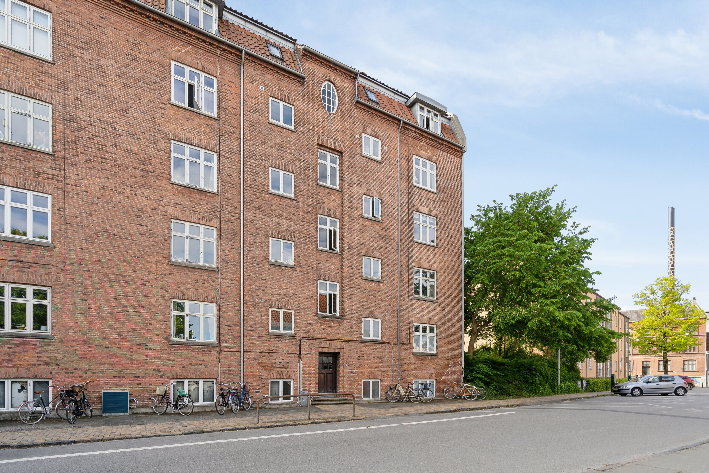 Fremhævet facade billede i fuldskærmstilstand. Billede af Christiansgade 9, 4. tv., 5000 Odense C