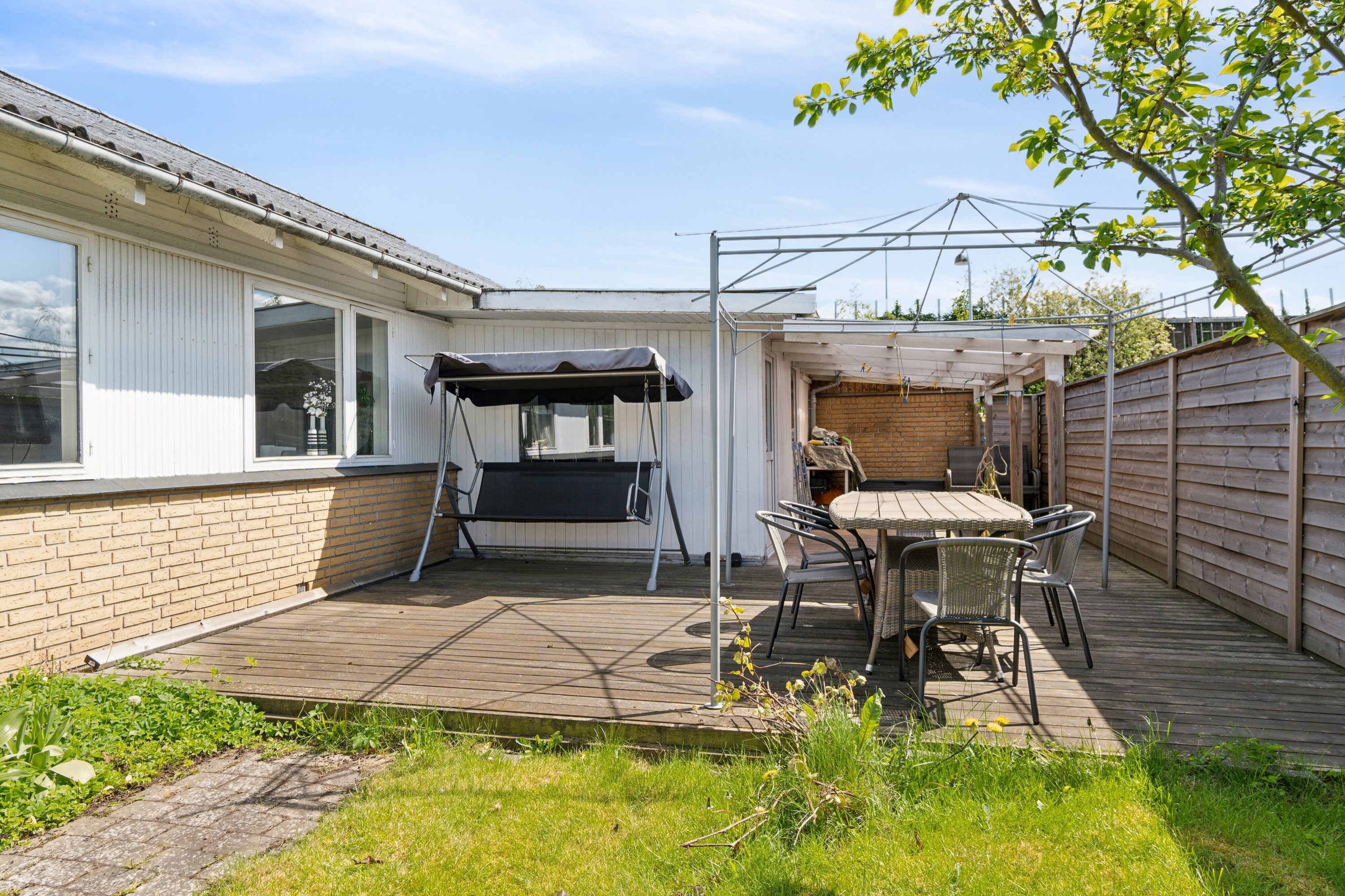 Fremhævet set fra haven billede i fuldskærmstilstand. Billede af Råvænget 18, 2880 Bagsværd