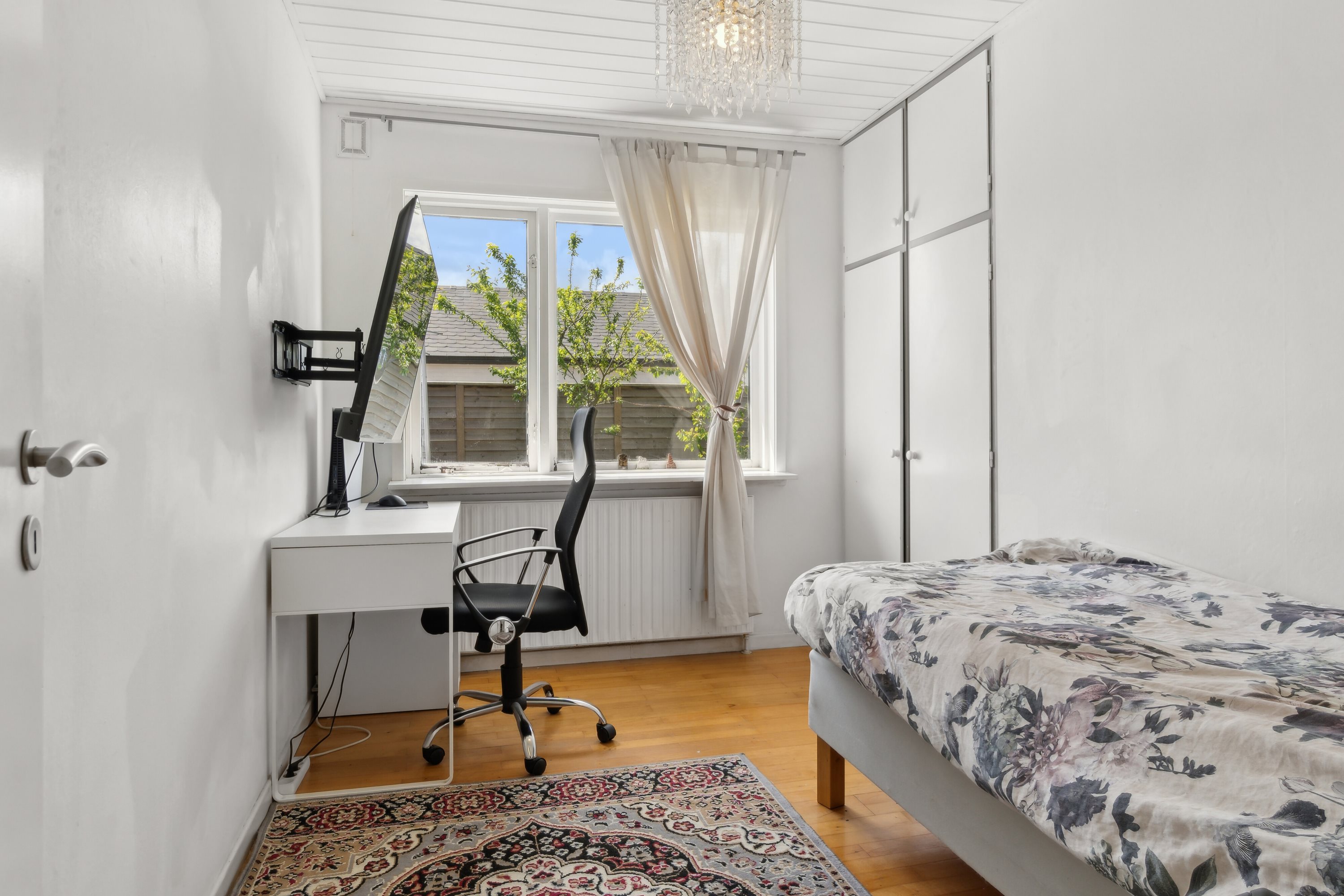 Fremhævet soveværelse billede i fuldskærmstilstand. Billede af Råvænget 18, 2880 Bagsværd