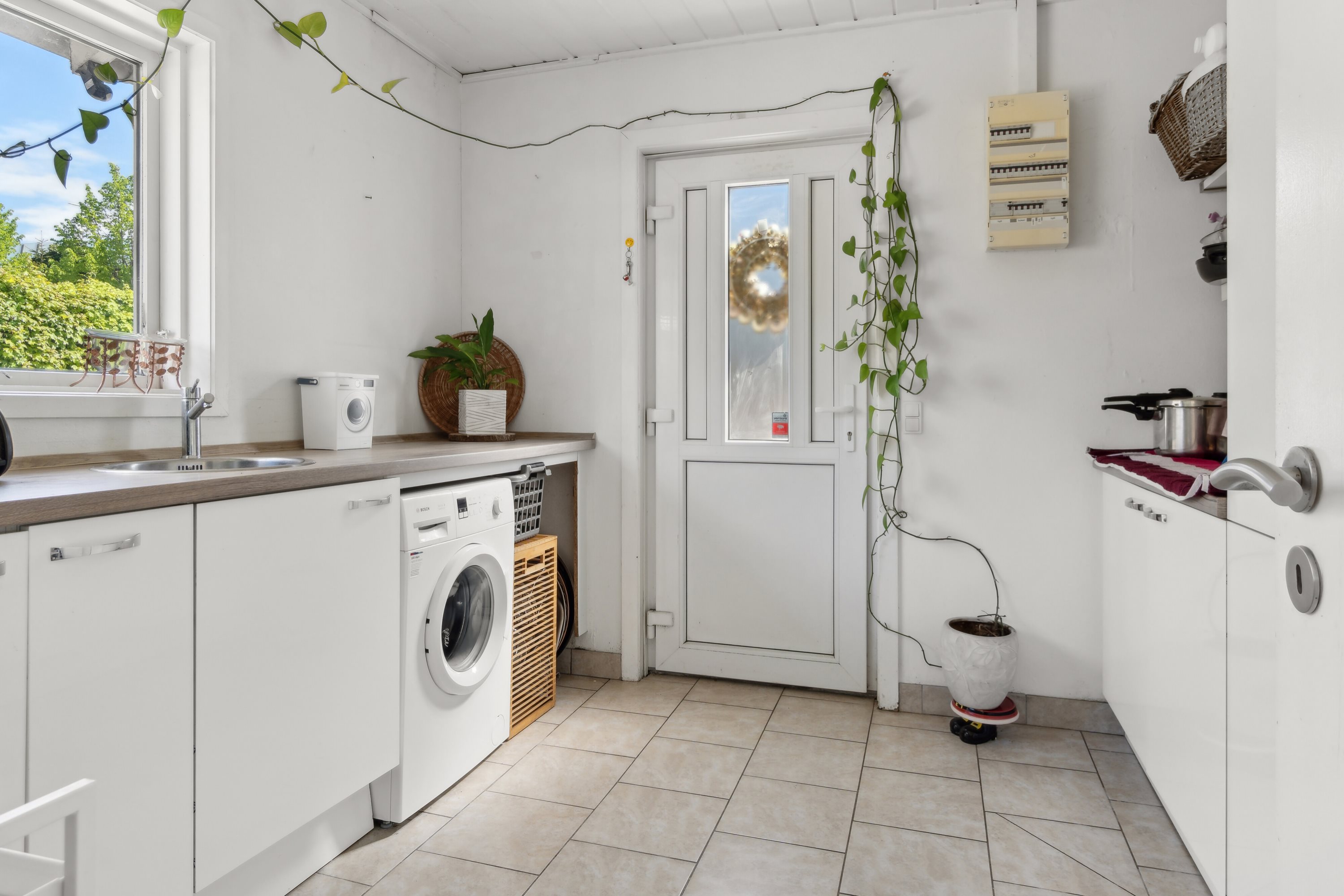 Fremhævet køkken billede i fuldskærmstilstand. Billede af Råvænget 18, 2880 Bagsværd