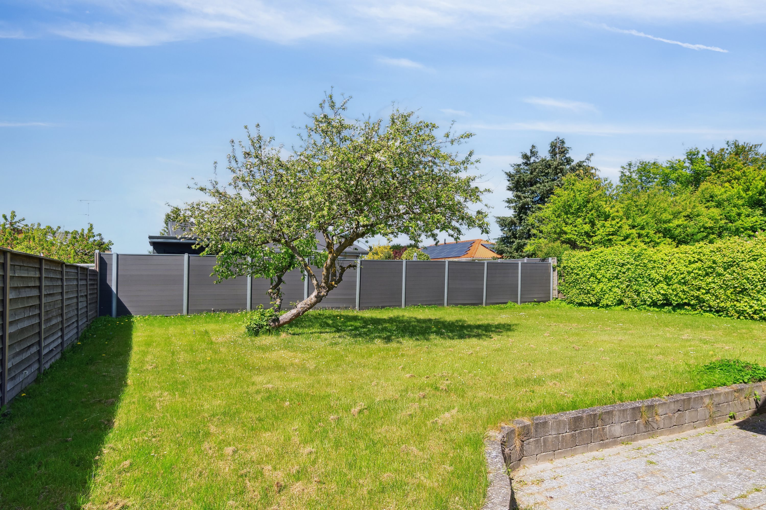 Fremhævet udendørs billede i fuldskærmstilstand. Billede af Råvænget 18, 2880 Bagsværd