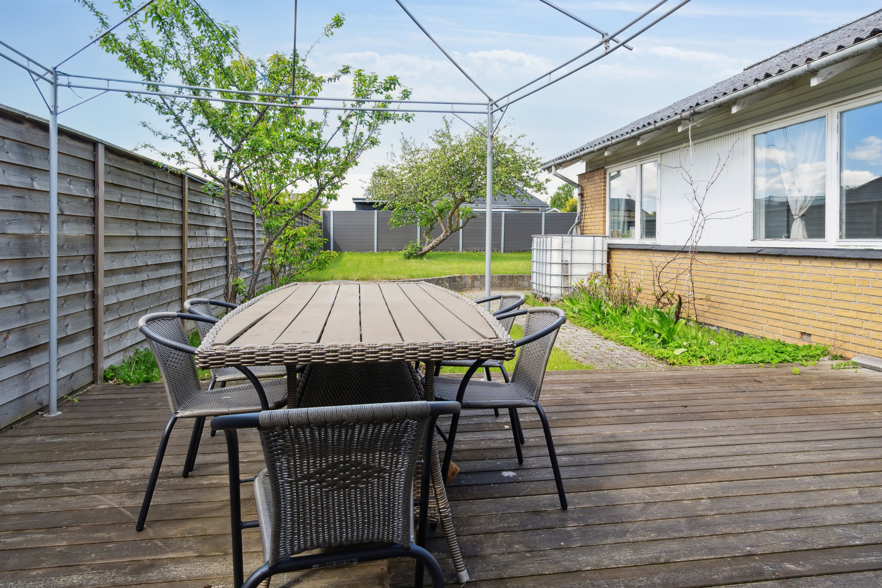 Fremhævet terrasse billede i fuldskærmstilstand. Billede af Råvænget 18, 2880 Bagsværd