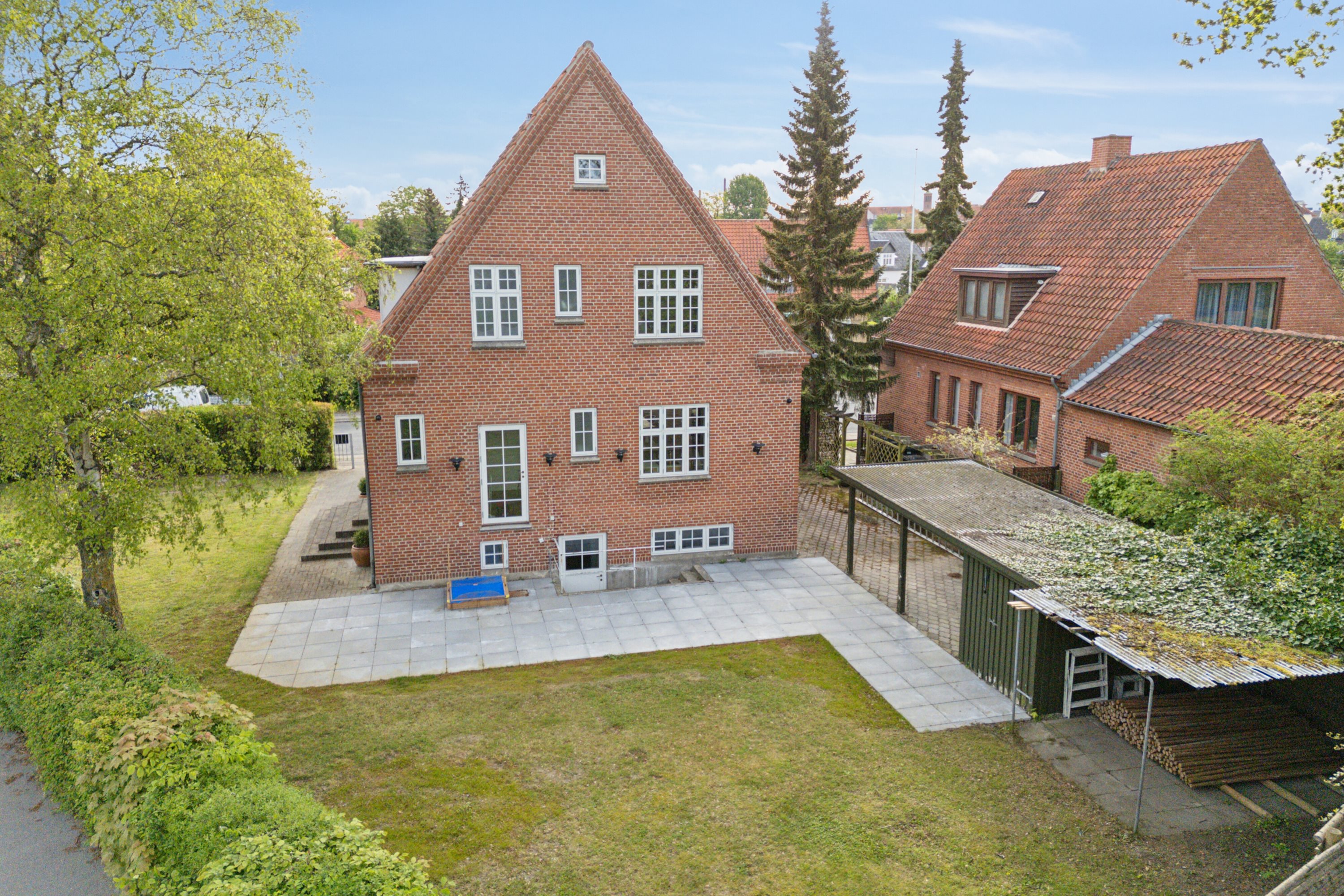 Fremhævet set fra haven billede i fuldskærmstilstand. Billede af Holbergsgade 45, 4200 Slagelse