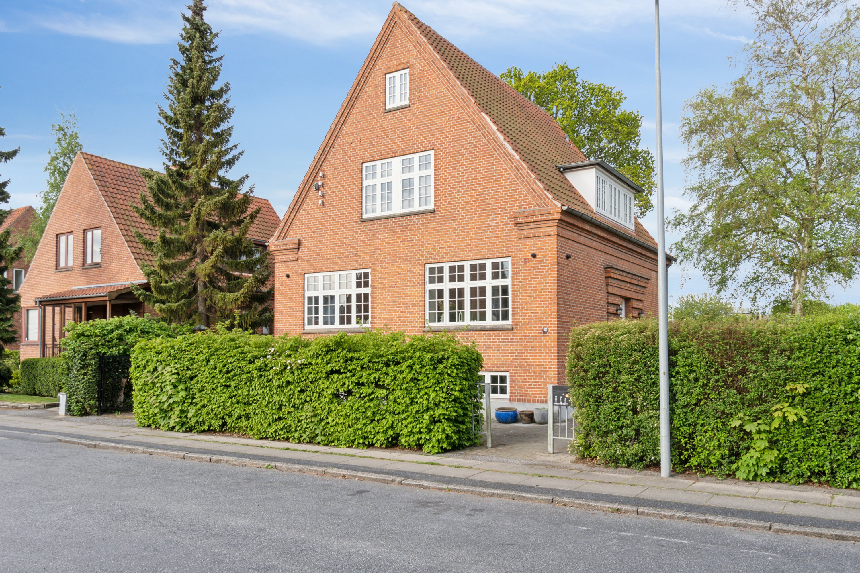 Fremhævet udendørs billede i fuldskærmstilstand. Billede af Holbergsgade 45, 4200 Slagelse