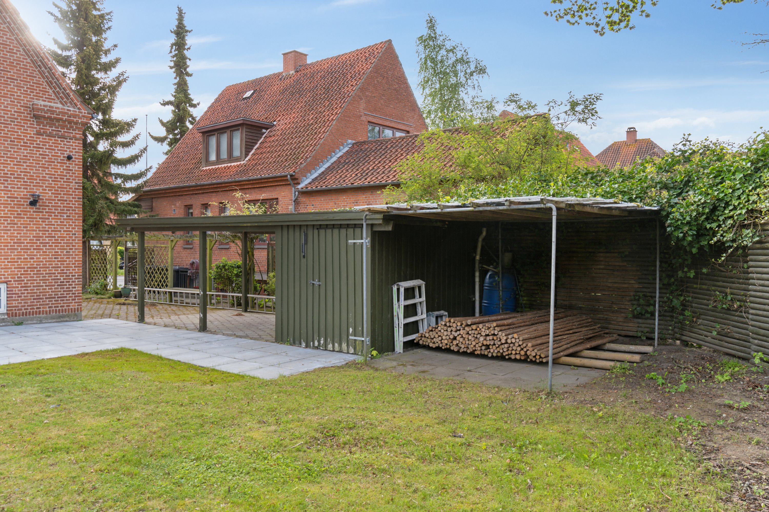 Fremhævet set fra haven billede i fuldskærmstilstand. Billede af Holbergsgade 45, 4200 Slagelse