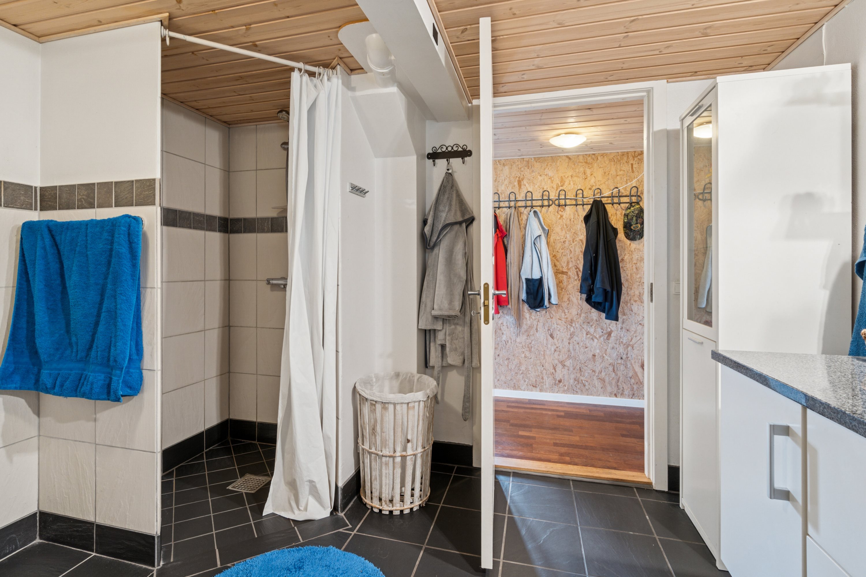 Fremhævet badeværelse billede i fuldskærmstilstand. Billede af Næstved Landevej 10, 4250 Fuglebjerg