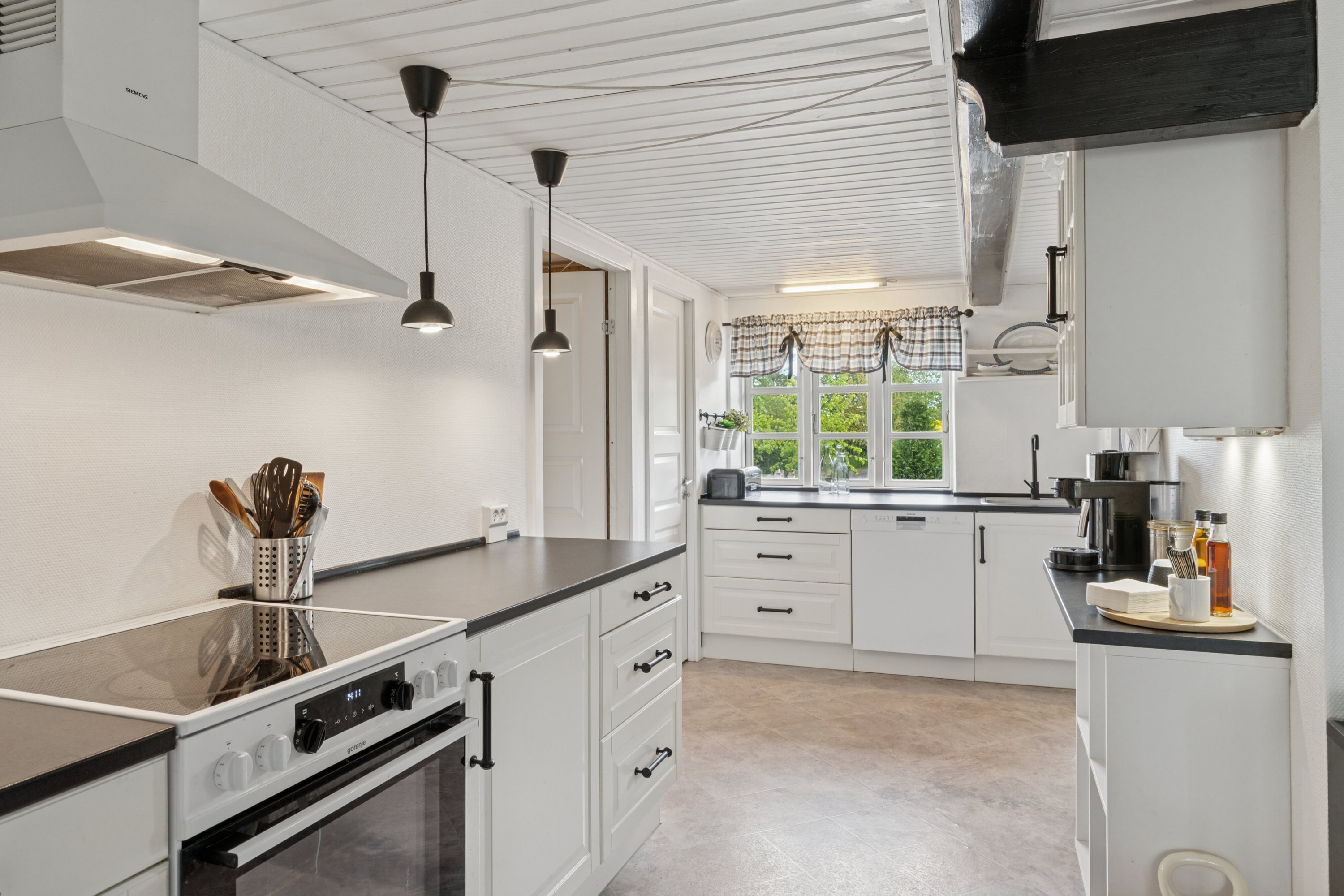 Fremhævet køkken billede i fuldskærmstilstand. Billede af Næstved Landevej 10, 4250 Fuglebjerg