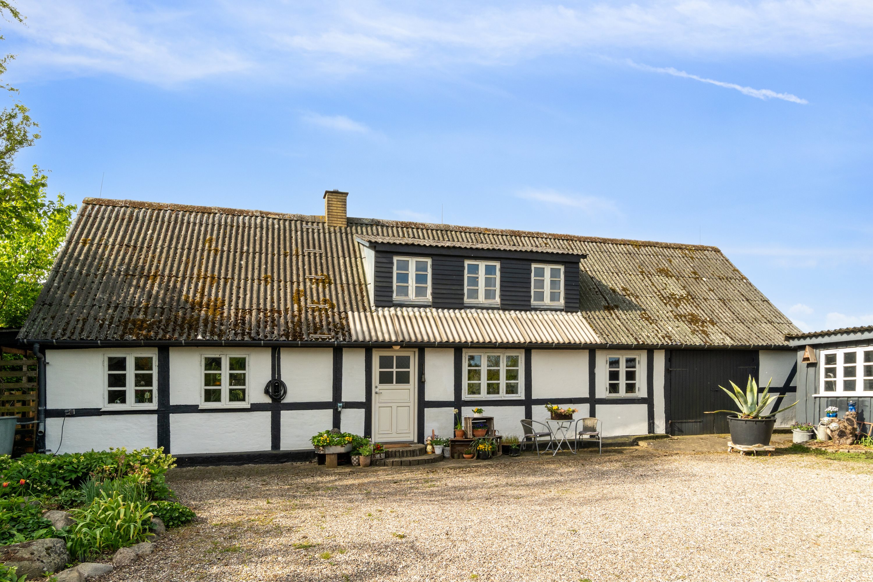 Fremhævet set fra vejen billede i fuldskærmstilstand. Billede af Næstved Landevej 10, 4250 Fuglebjerg