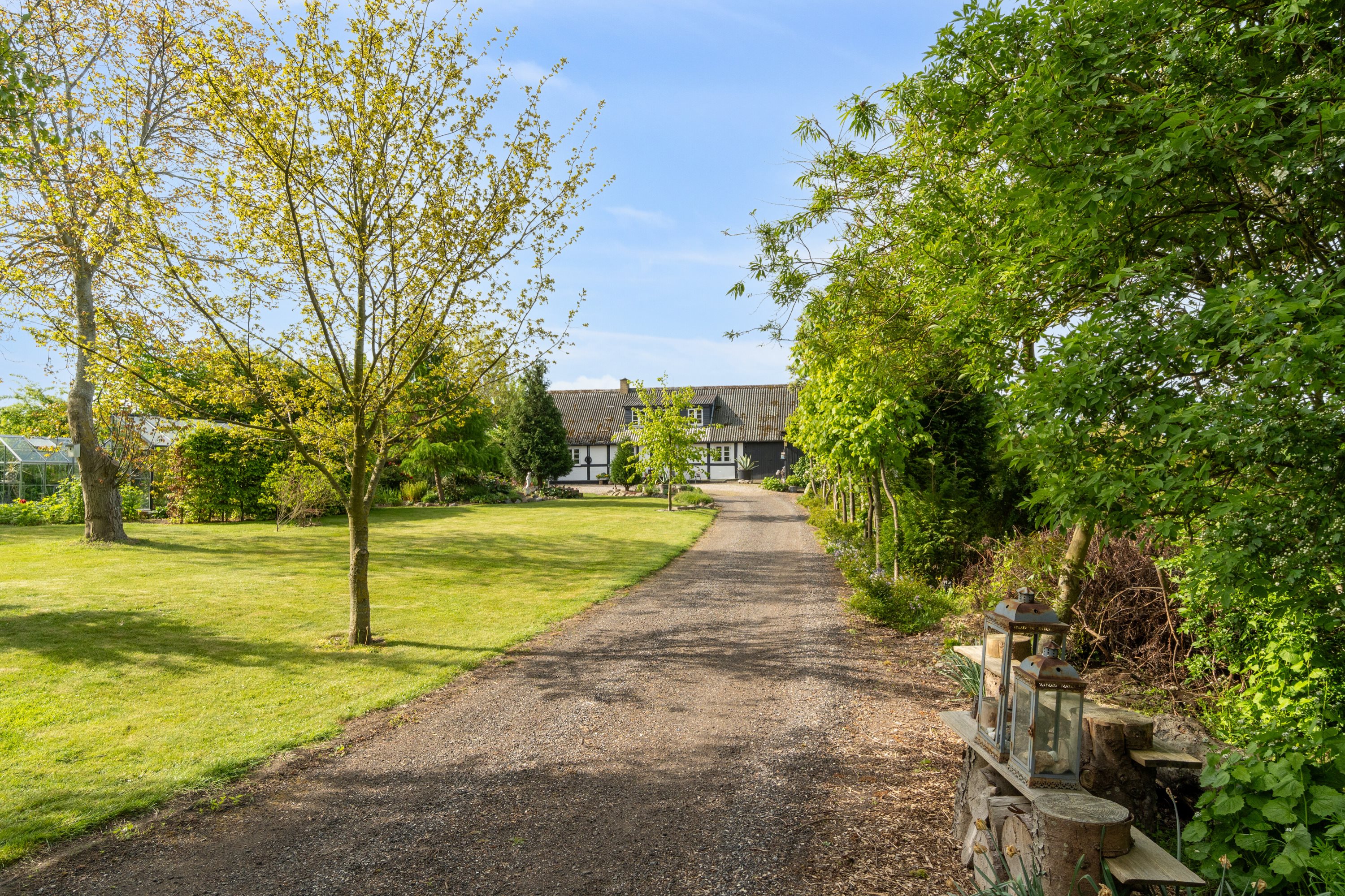 Miniaturebillede 2: set fra vejen. Billede af Næstved Landevej 10, 4250 Fuglebjerg