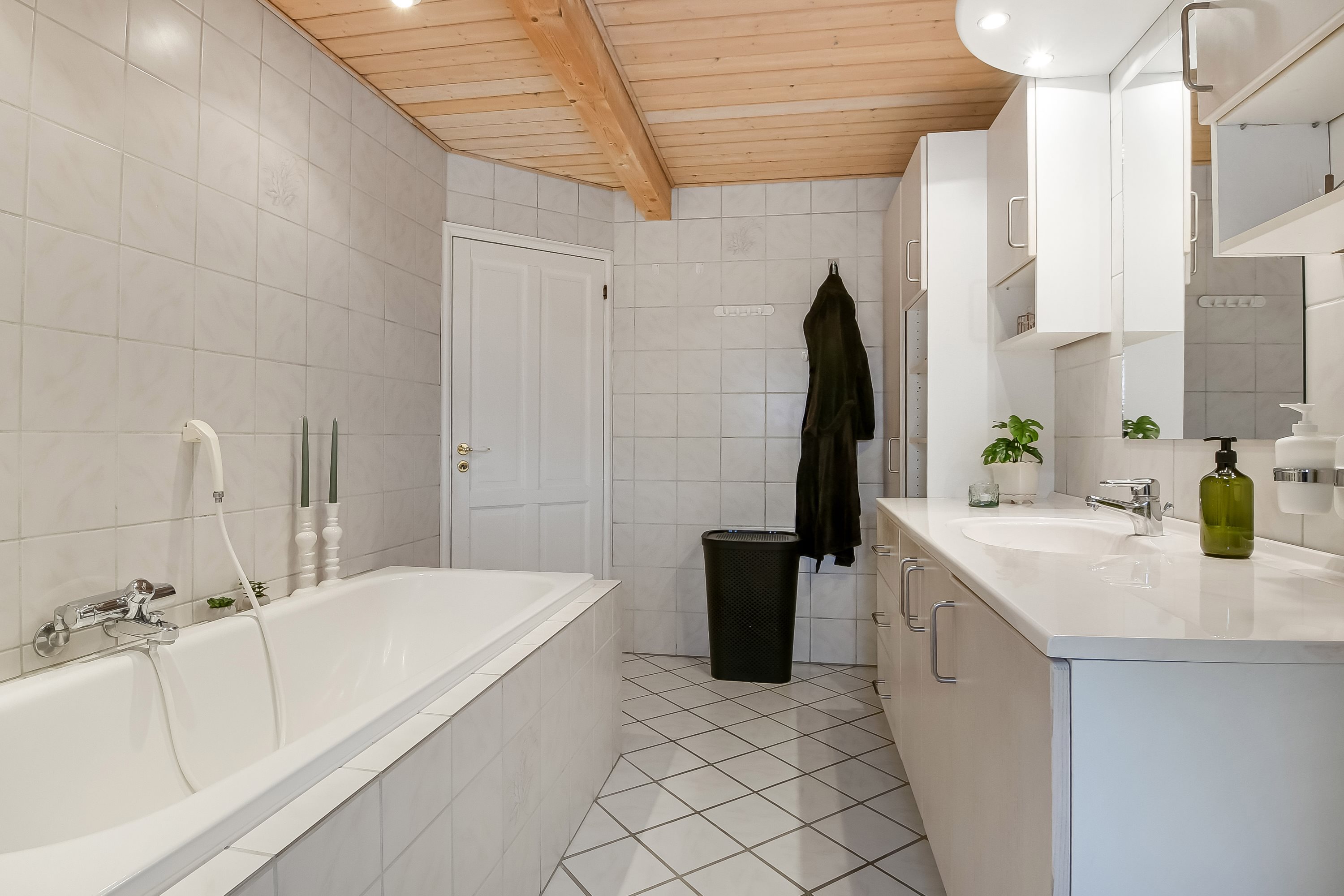 Fremhævet badeværelse billede i fuldskærmstilstand. Billede af Sydvestvej 2, Humlum, 7600 Struer