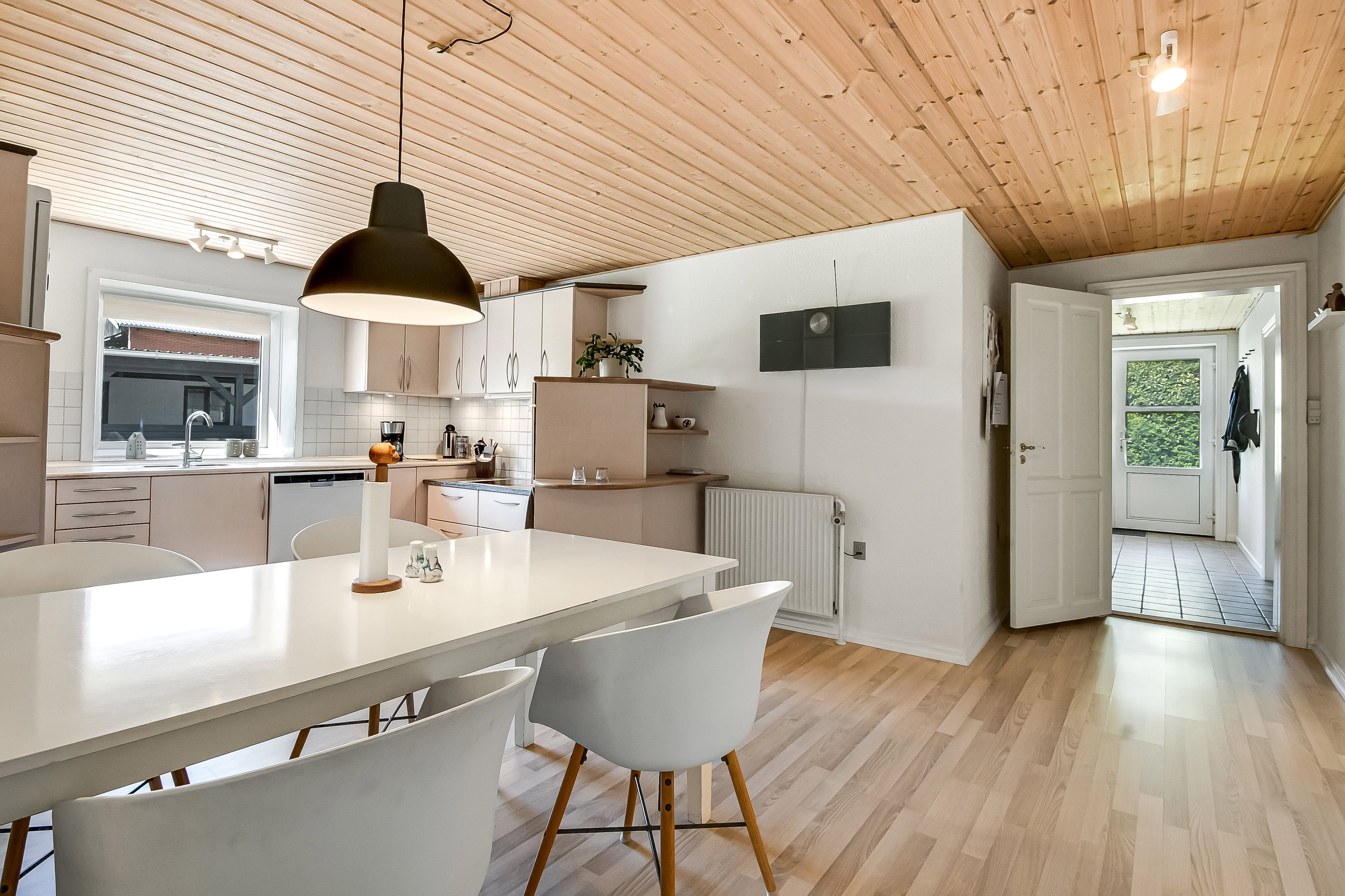 Fremhævet køkken billede i fuldskærmstilstand. Billede af Sydvestvej 2, Humlum, 7600 Struer