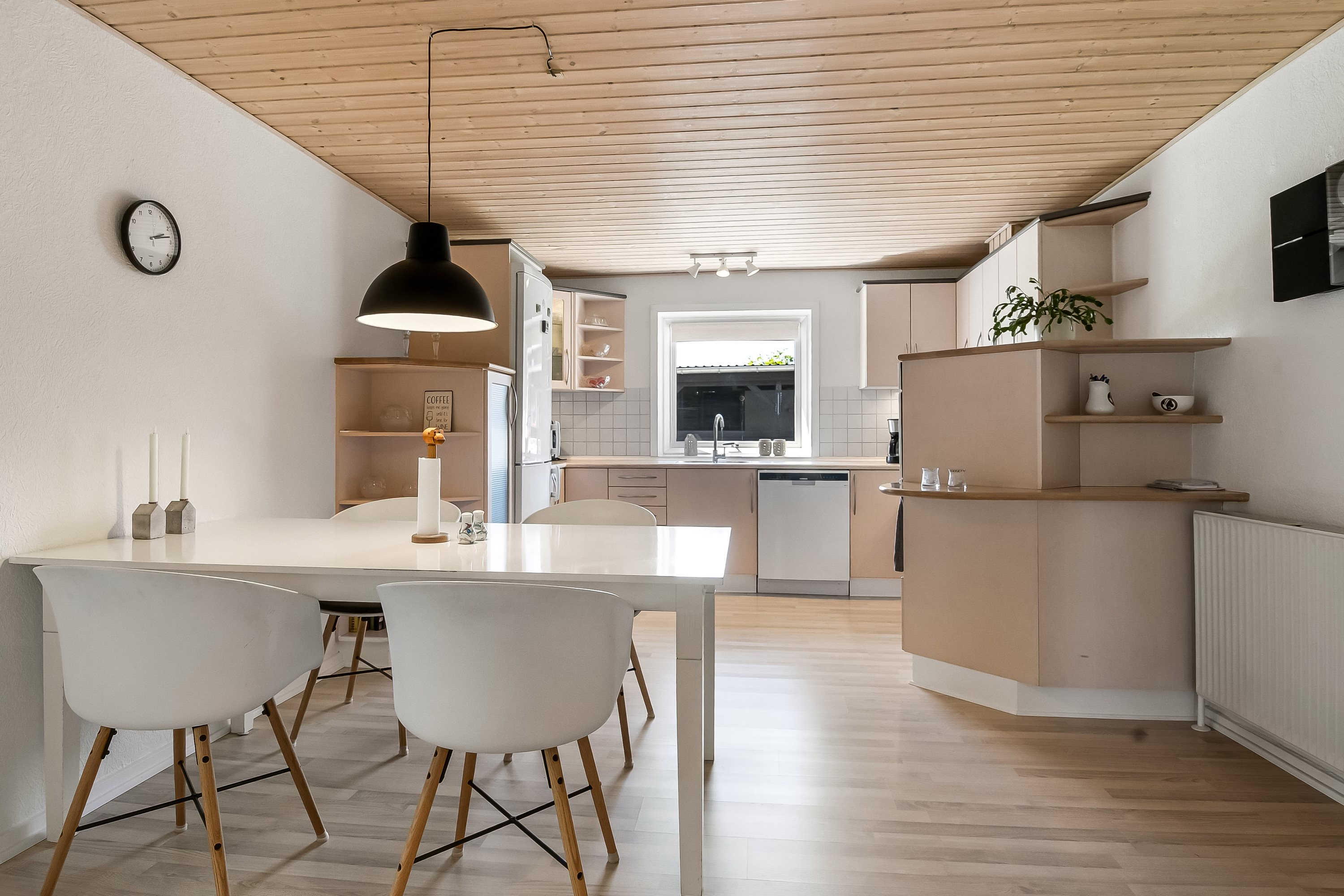 Fremhævet køkken billede i fuldskærmstilstand. Billede af Sydvestvej 2, Humlum, 7600 Struer