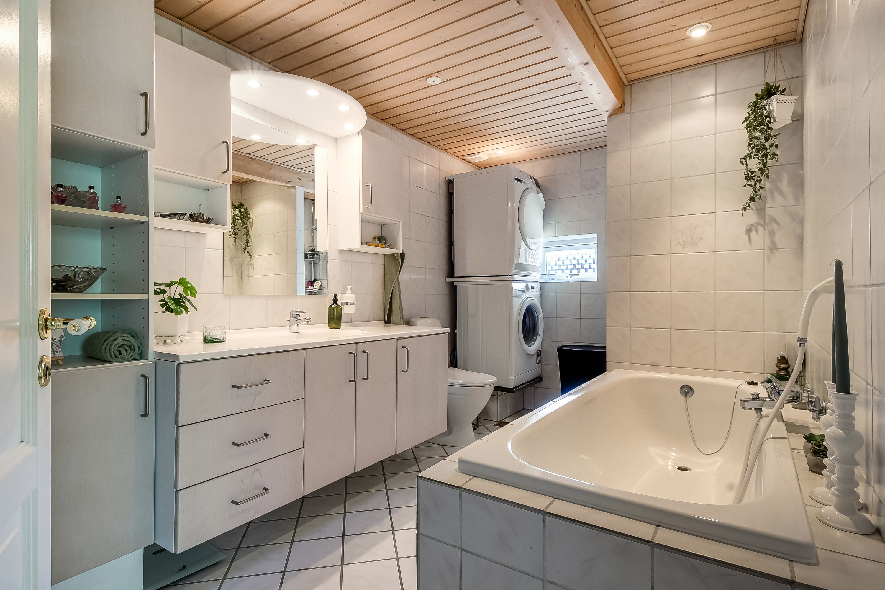 Fremhævet badeværelse billede i fuldskærmstilstand. Billede af Sydvestvej 2, Humlum, 7600 Struer