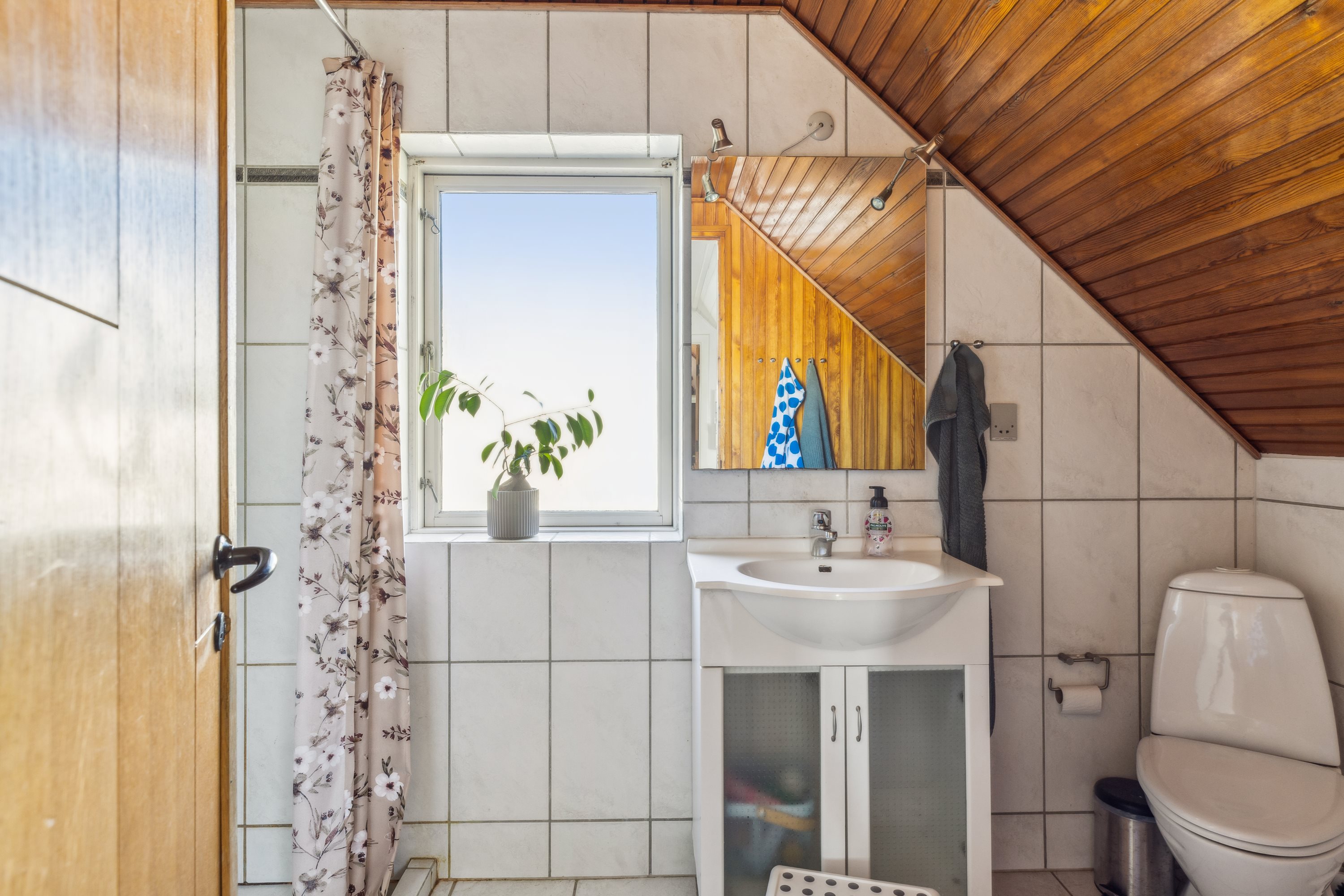 Fremhævet badeværelse billede i fuldskærmstilstand. Billede af Obbekjærvej 4, 6760 Ribe