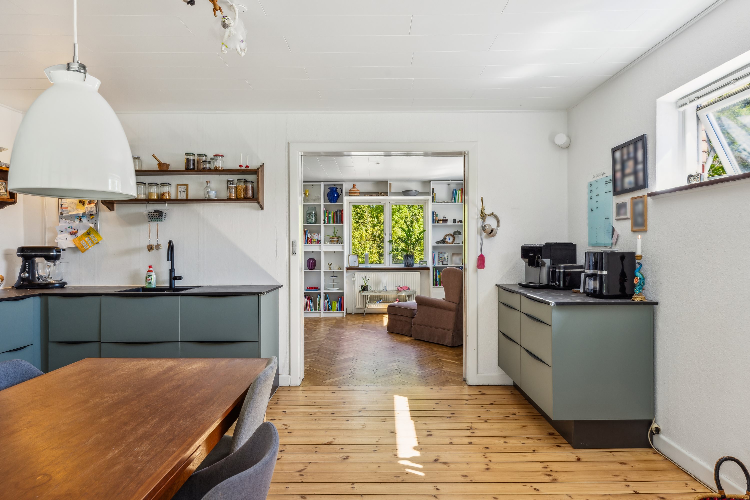 Fremhævet køkken billede i fuldskærmstilstand. Billede af Obbekjærvej 4, 6760 Ribe