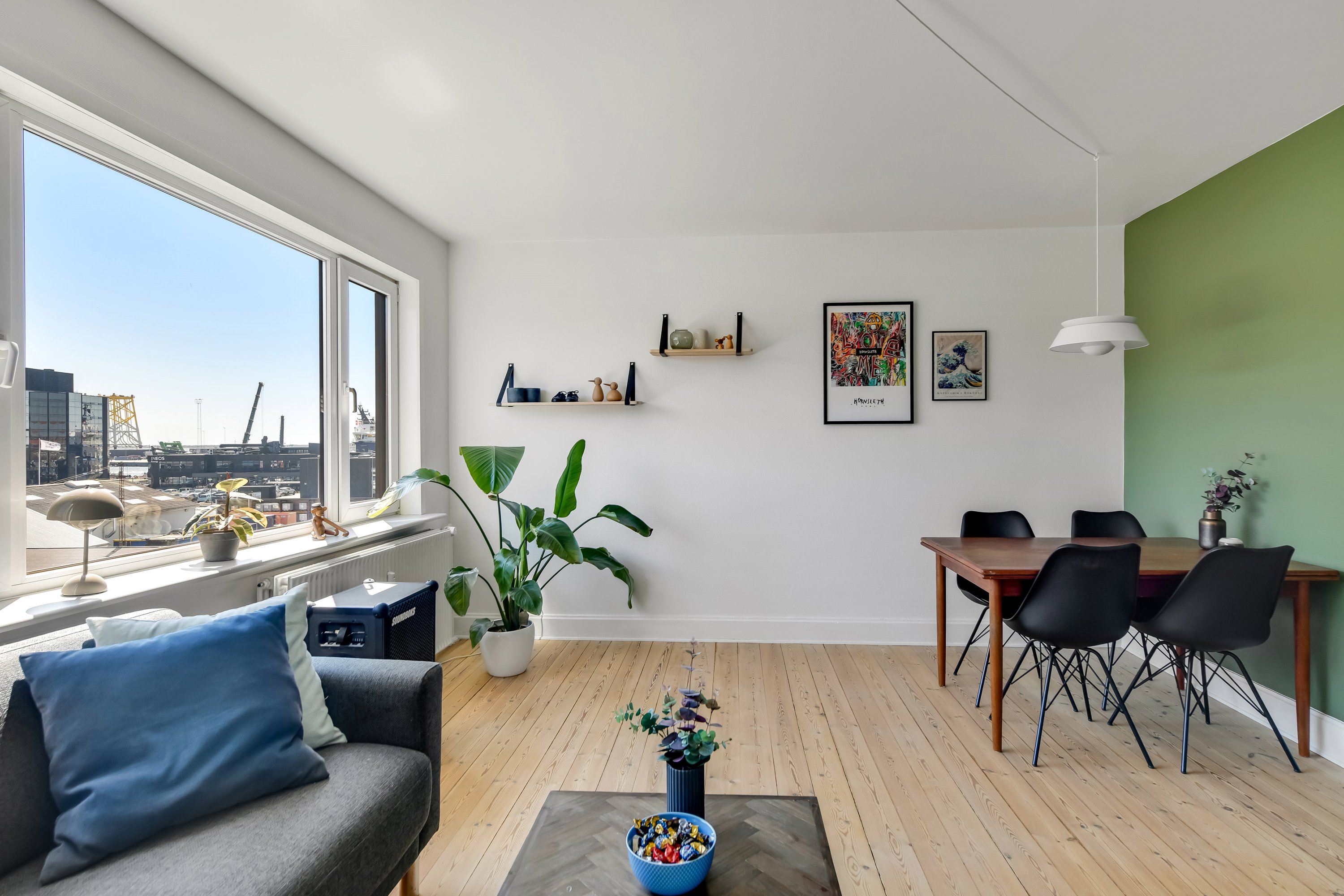 Fremhævet stue billede i fuldskærmstilstand. Billede af Peder Skrams Gade 2, 3. tv., 6700 Esbjerg