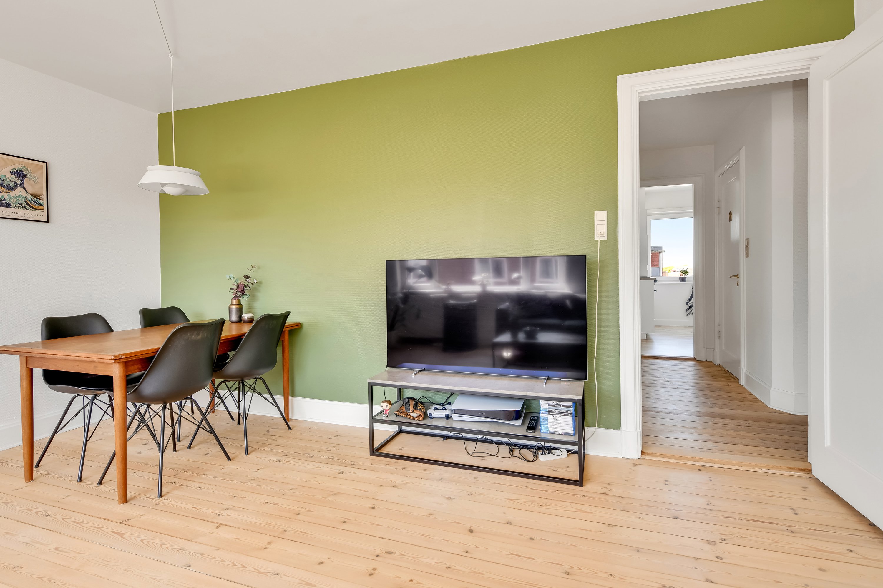 Fremhævet stue billede i fuldskærmstilstand. Billede af Peder Skrams Gade 2, 3. tv., 6700 Esbjerg