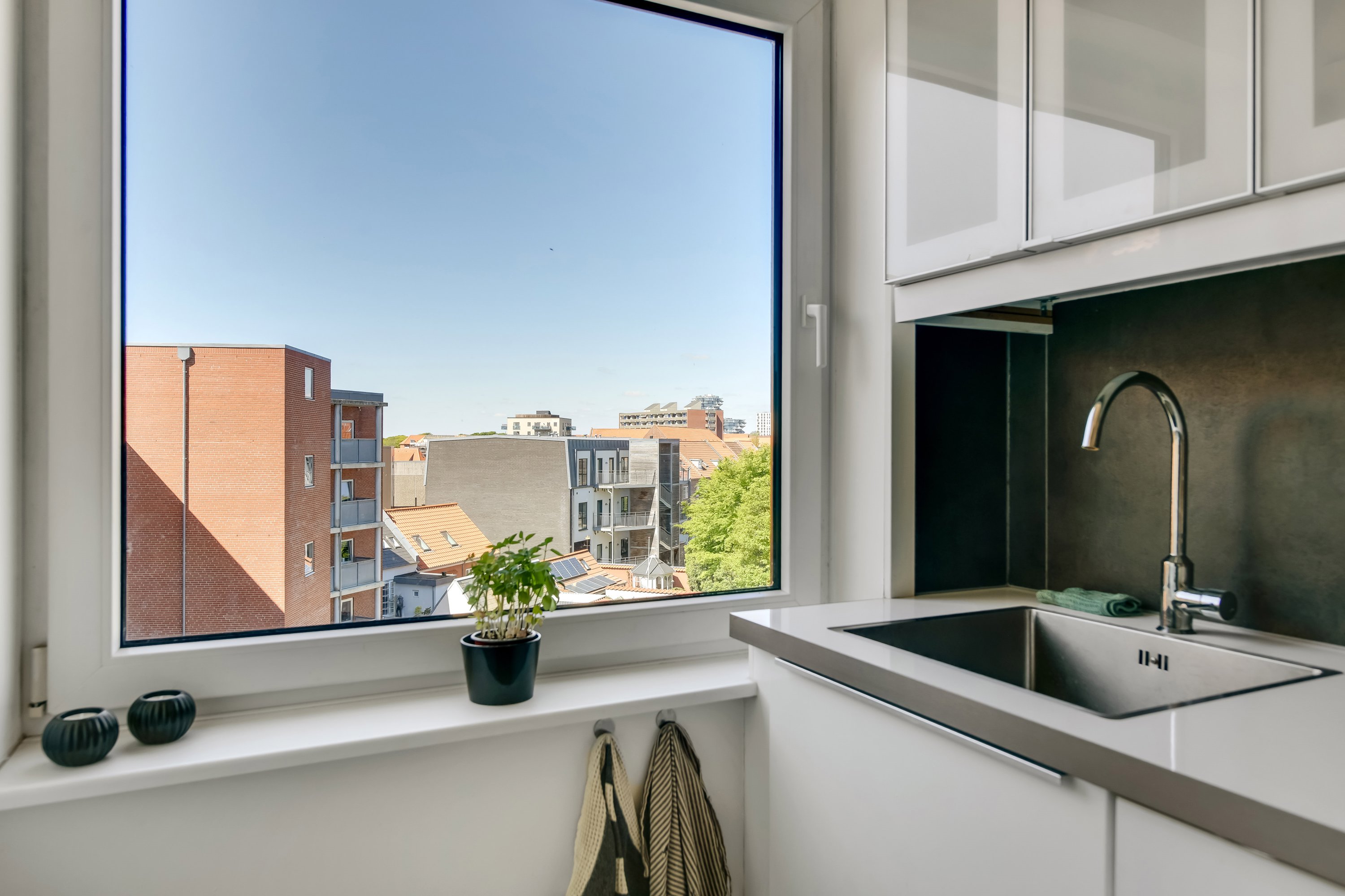 Fremhævet køkken billede i fuldskærmstilstand. Billede af Peder Skrams Gade 2, 3. tv., 6700 Esbjerg