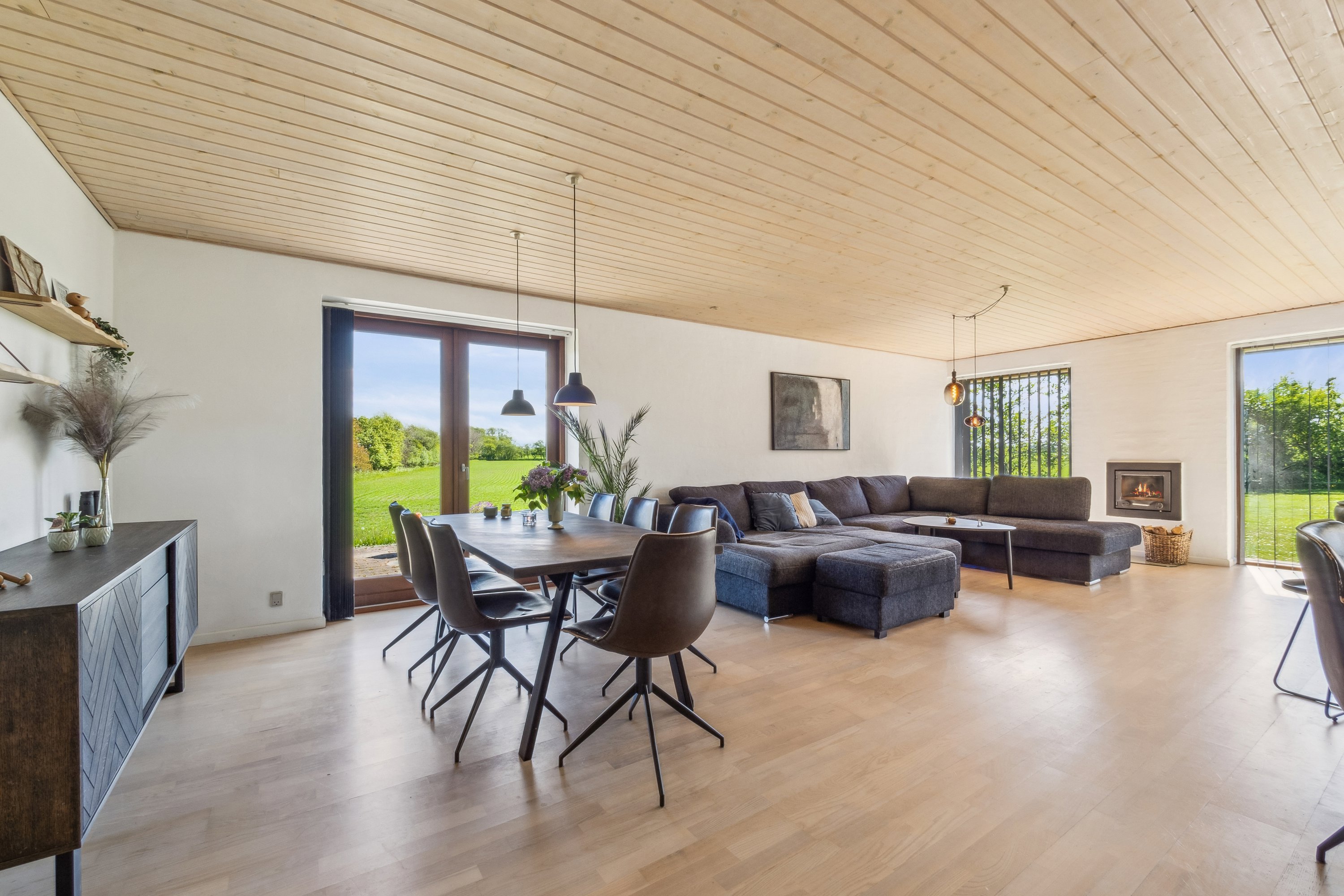 Fremhævet stue billede i fuldskærmstilstand. Billede af Bostrupvej 1, Bostrup, 7870 Roslev