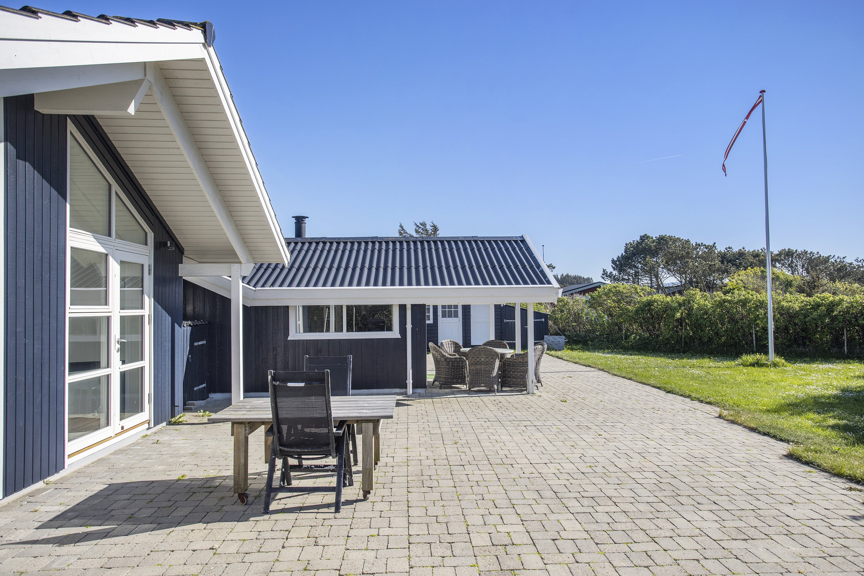 Fremhævet terrasse billede i fuldskærmstilstand. Billede af Martsvej 39, Skal Klit, 9800 Hjørring