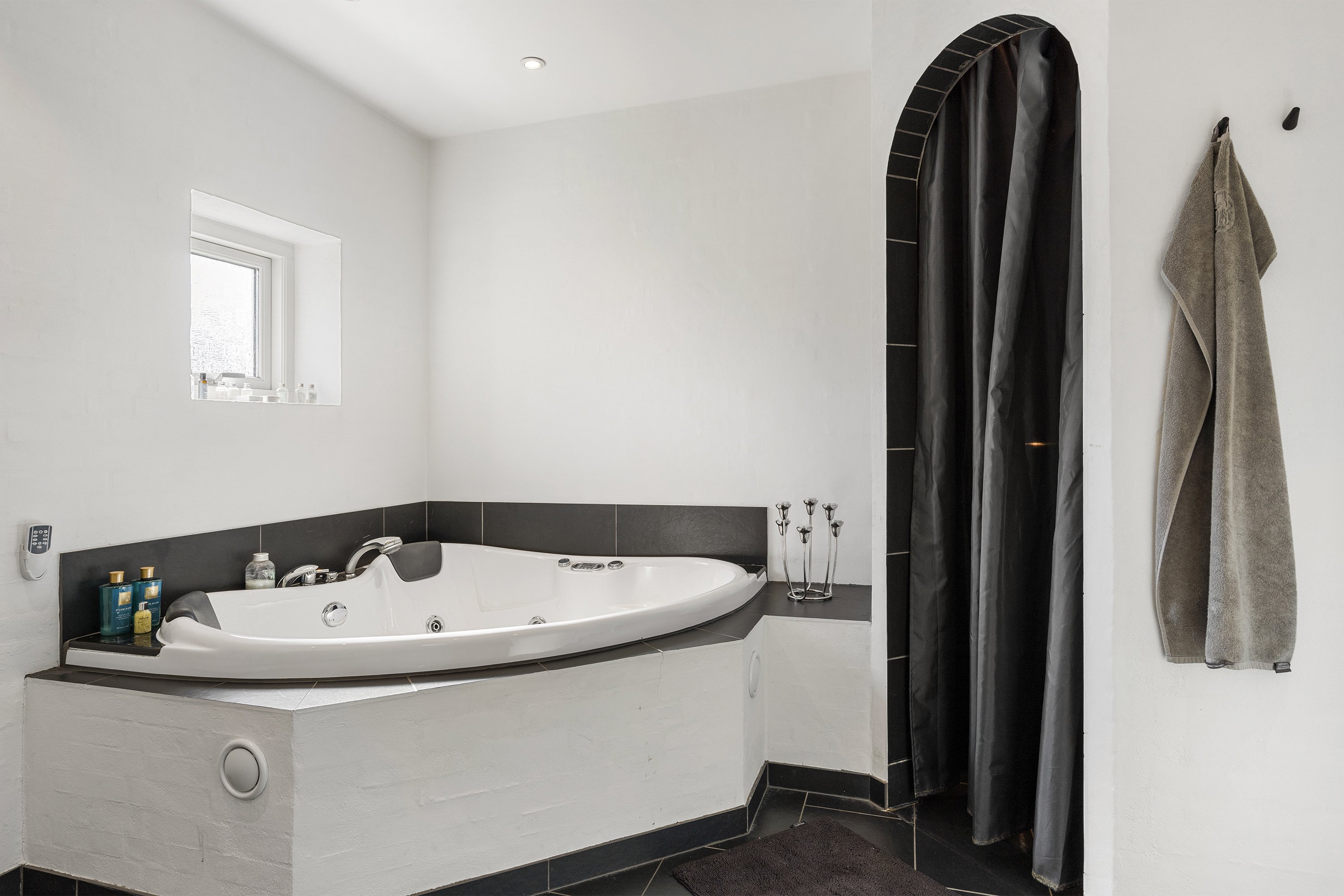 Fremhævet badeværelse billede i fuldskærmstilstand. Billede af Baldersvej 26, 9800 Hjørring