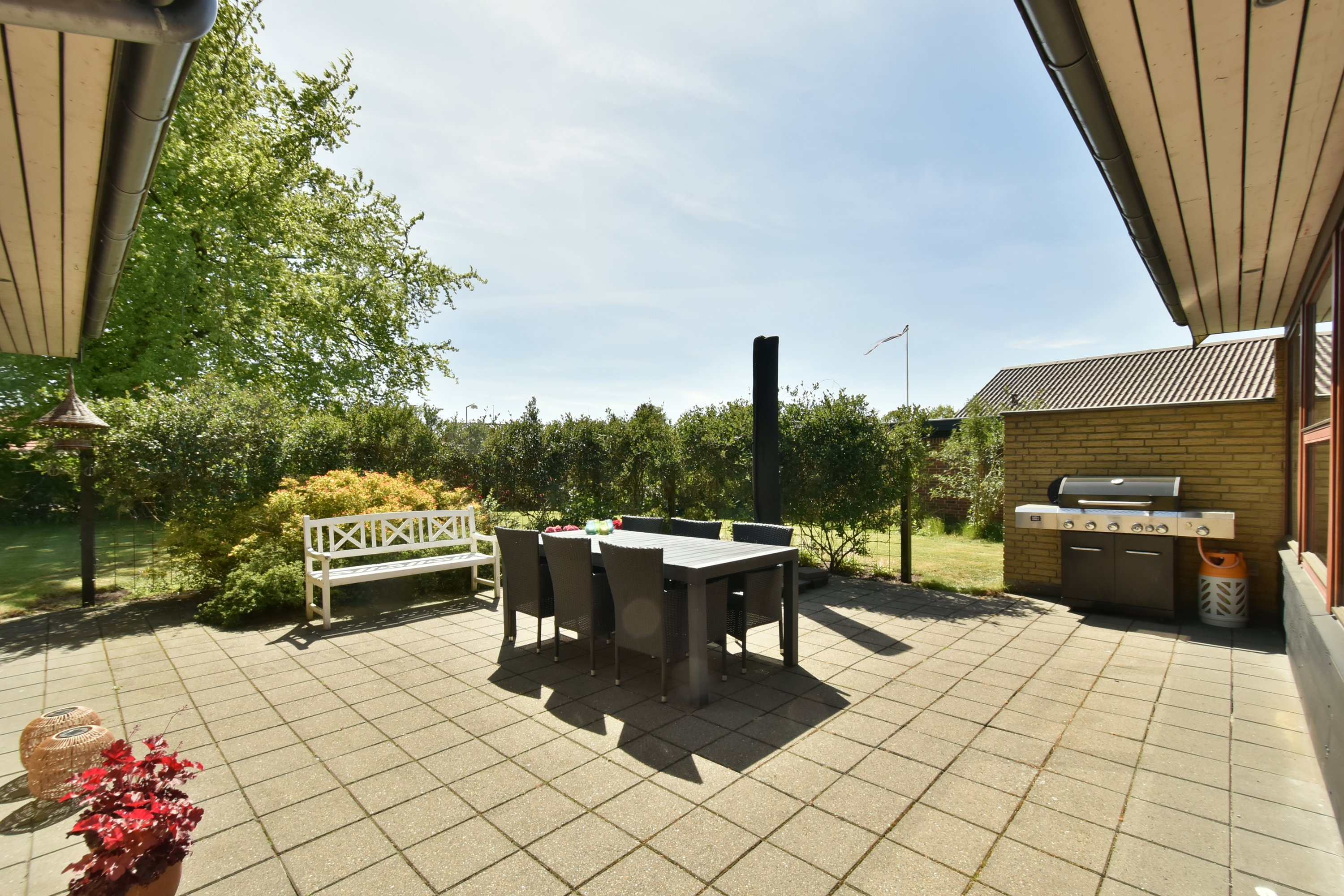 Fremhævet terrasse billede i fuldskærmstilstand. Billede af Linåvænget 2, 7451 Sunds