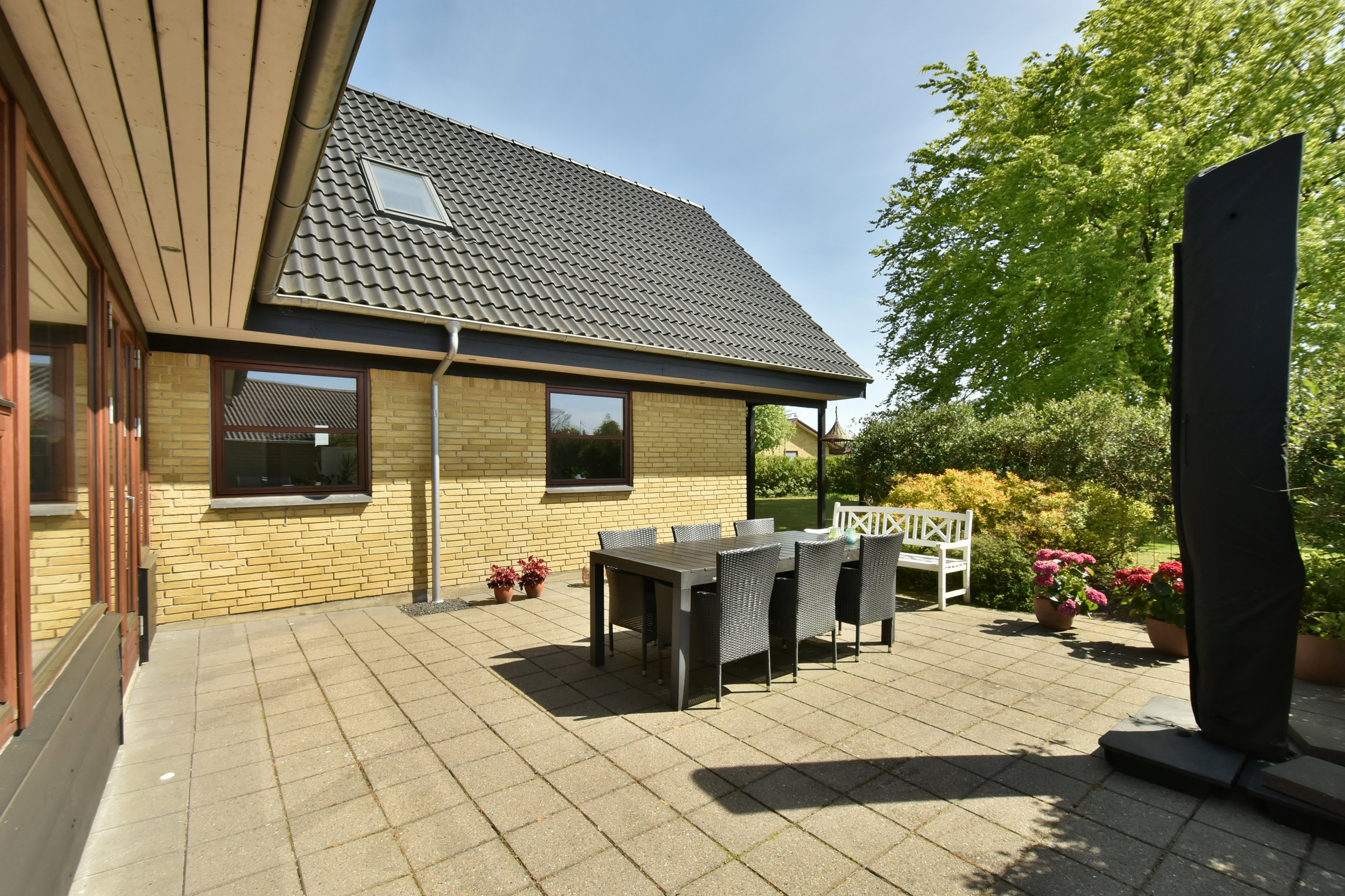 Fremhævet terrasse billede i fuldskærmstilstand. Billede af Linåvænget 2, 7451 Sunds