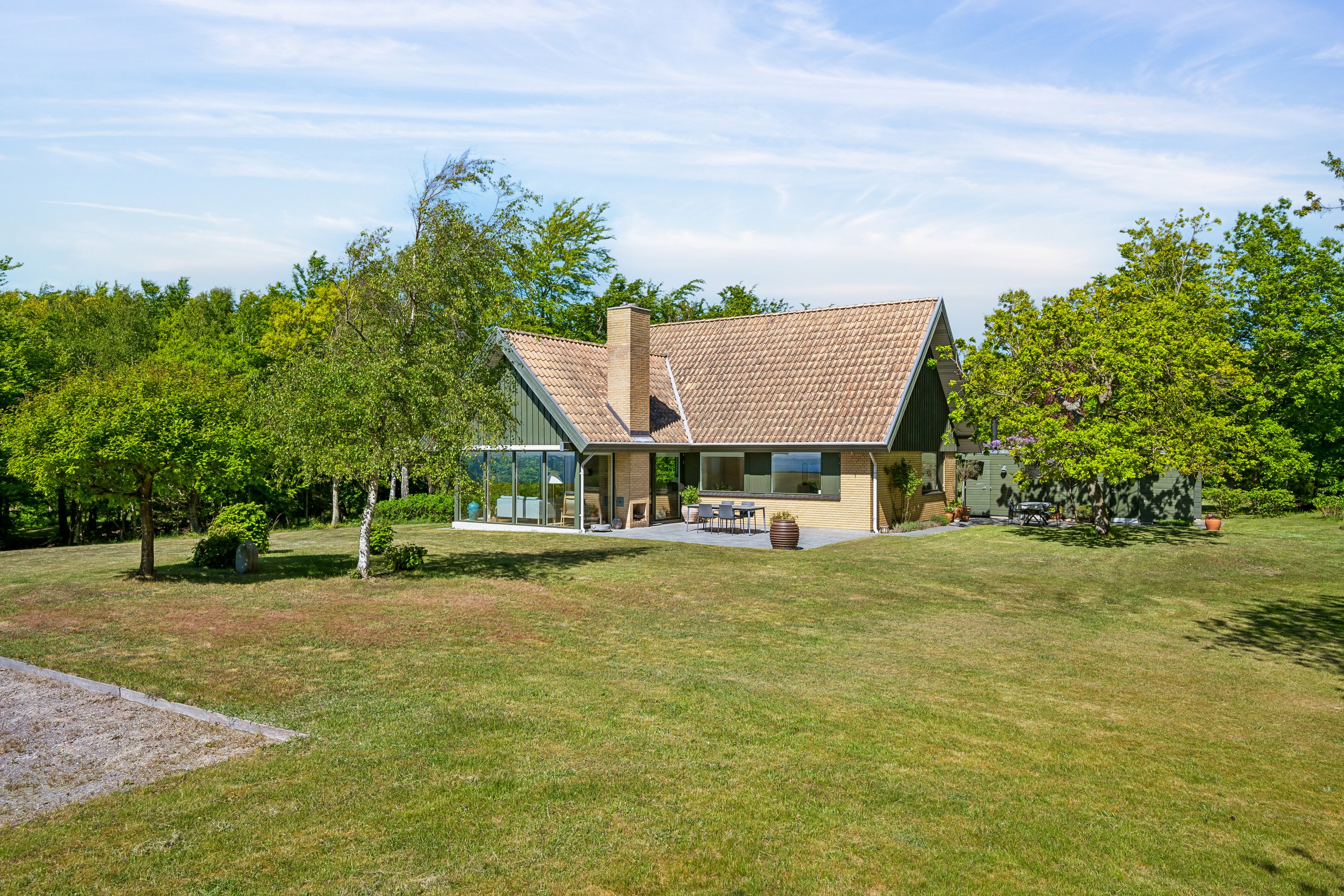 Fremhævet ejendom 1 billede i fuldskærmstilstand. Billede af Skoven 1B, Fejrup Strand, 8420 Knebel