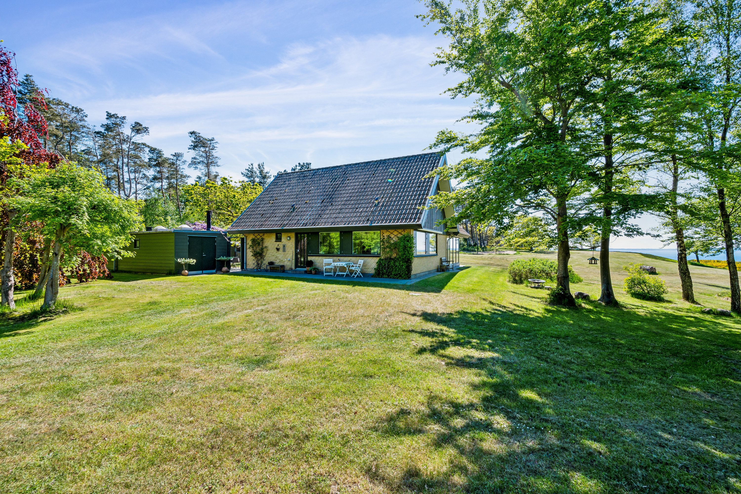 Fremhævet ejendom 1 billede i fuldskærmstilstand. Billede af Skoven 1B, Fejrup Strand, 8420 Knebel