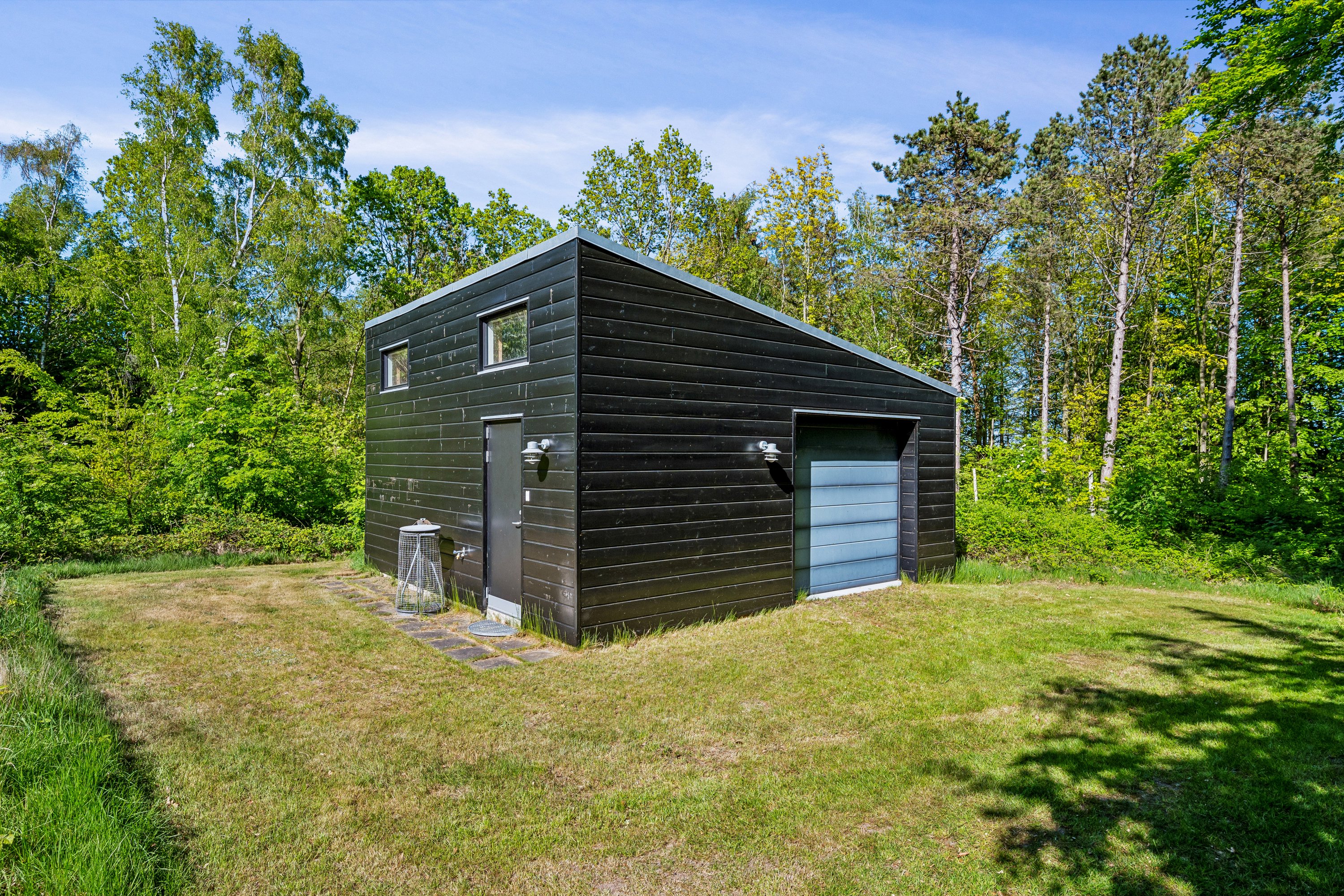 Fremhævet ejendom 1 billede i fuldskærmstilstand. Billede af Skoven 1B, Fejrup Strand, 8420 Knebel