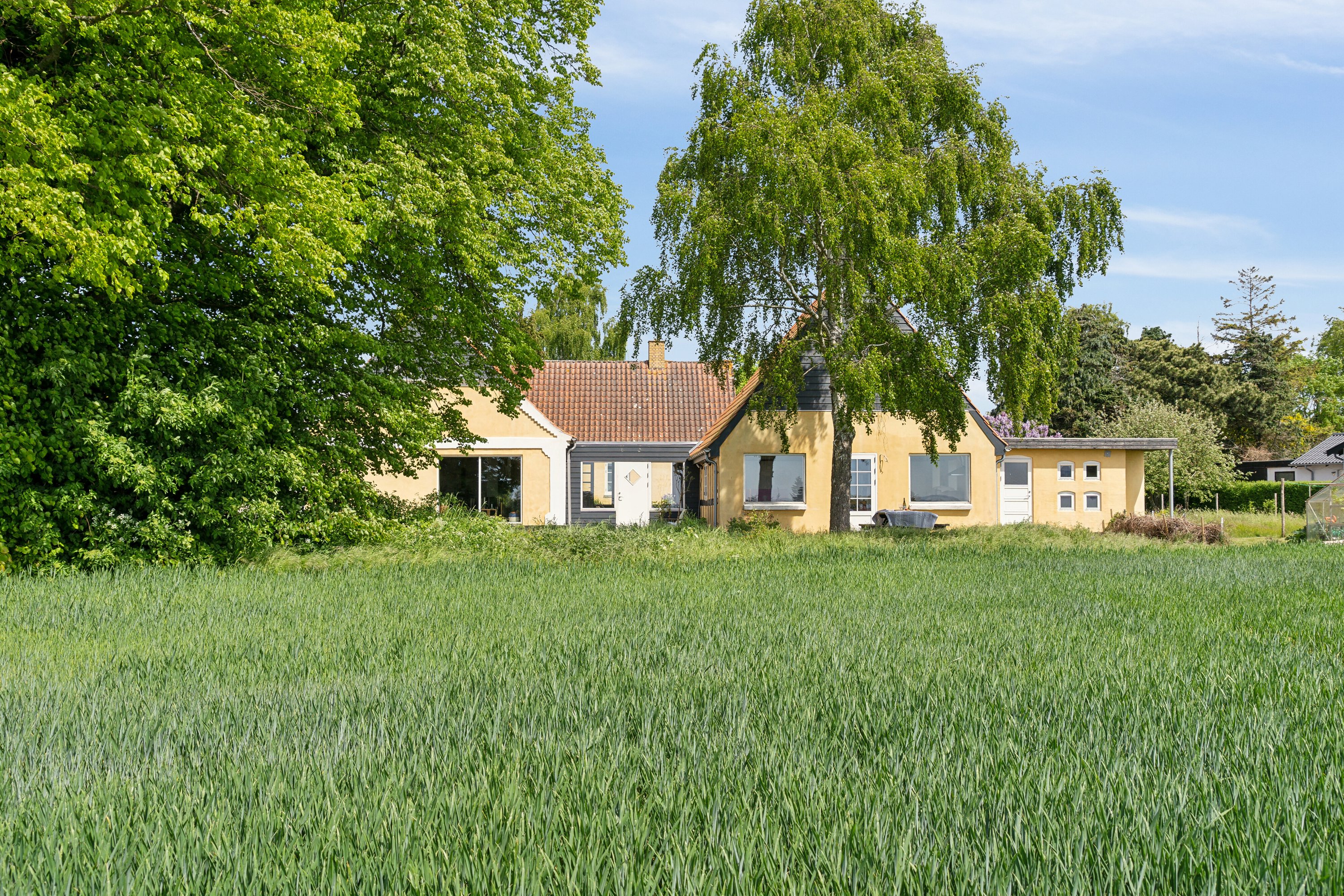 Fremhævet set fra haven billede i fuldskærmstilstand. Billede af Vårøvej 13, Tåsinge, 5700 Svendborg