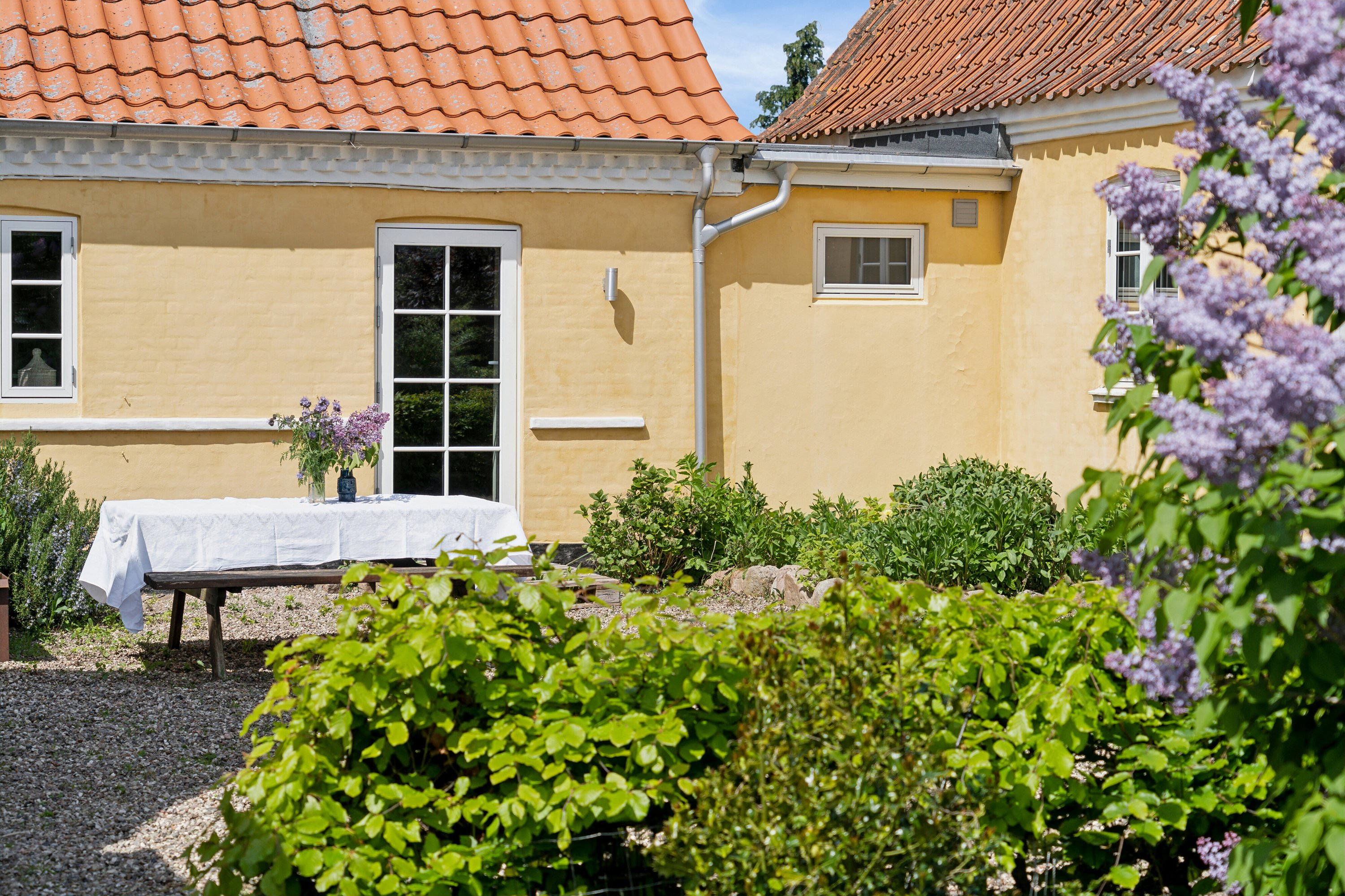 Fremhævet set fra haven billede i fuldskærmstilstand. Billede af Vårøvej 13, Tåsinge, 5700 Svendborg