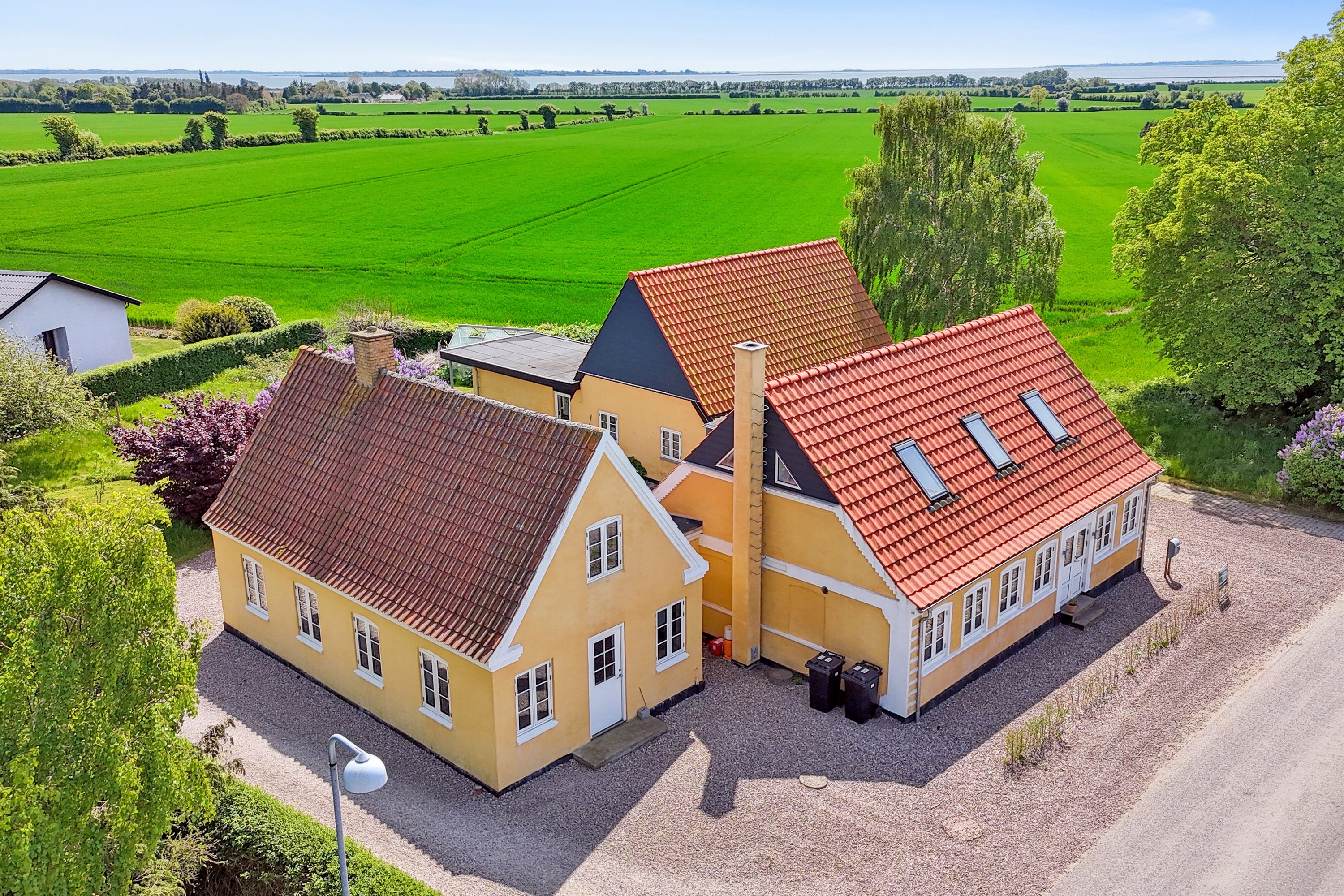 Fremhævet set fra vejen billede i fuldskærmstilstand. Billede af Vårøvej 13, Tåsinge, 5700 Svendborg