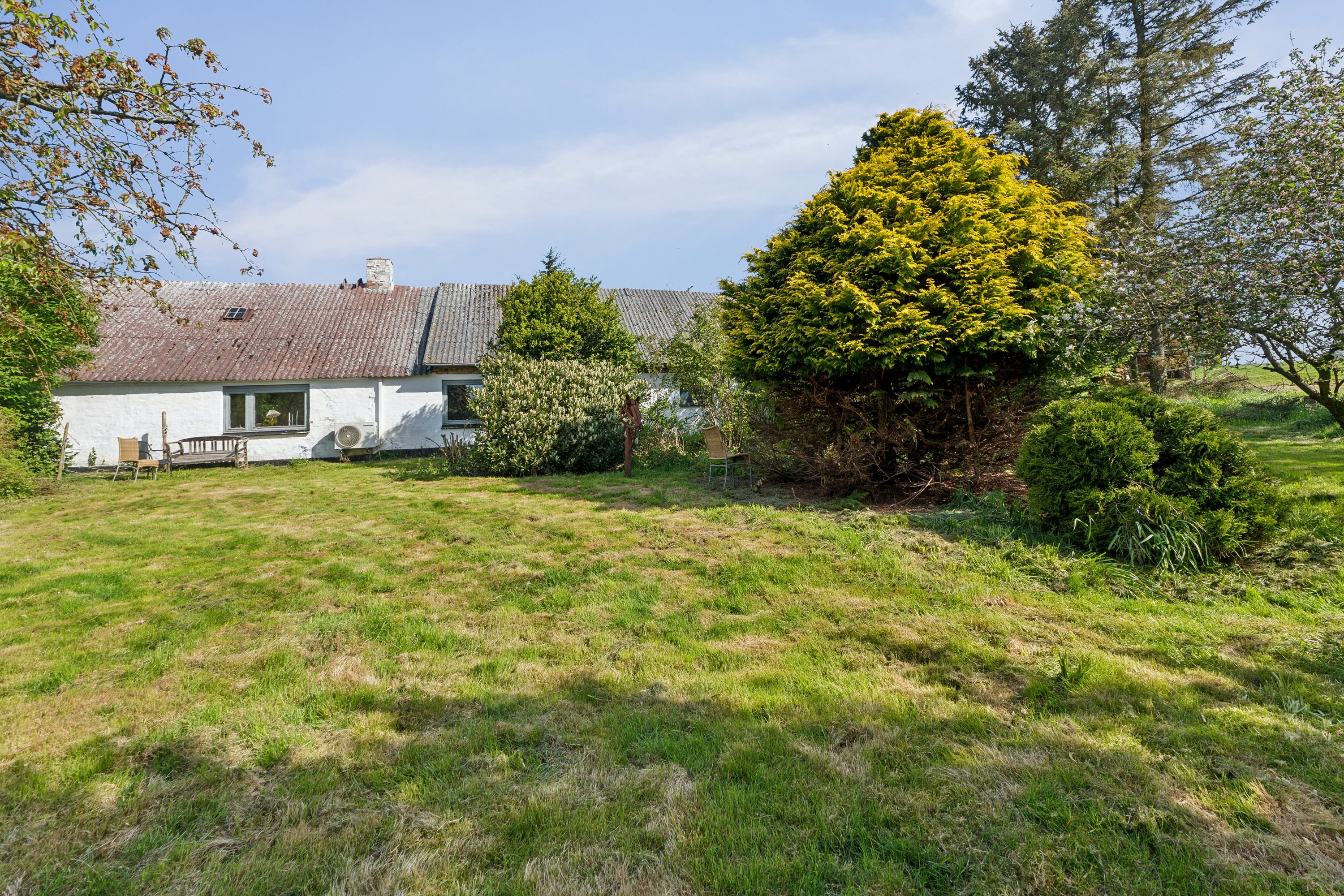 Fremhævet set fra haven billede i fuldskærmstilstand. Billede af Allingdamvej 149, Bjergby, 9800 Hjørring