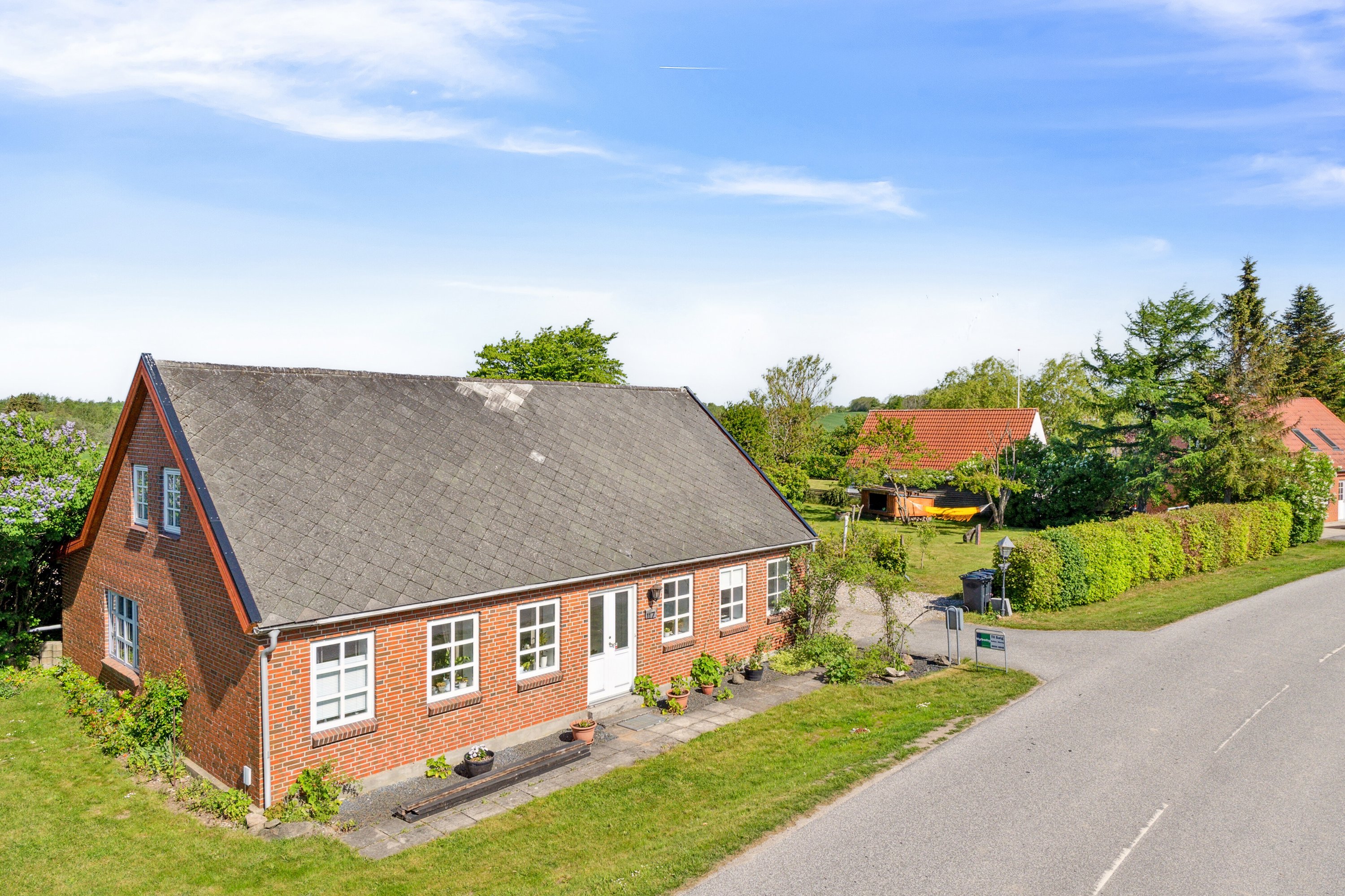 Fremhævet set fra vejen billede i fuldskærmstilstand. Billede af Tåstrupvej 117, 8462 Harlev J