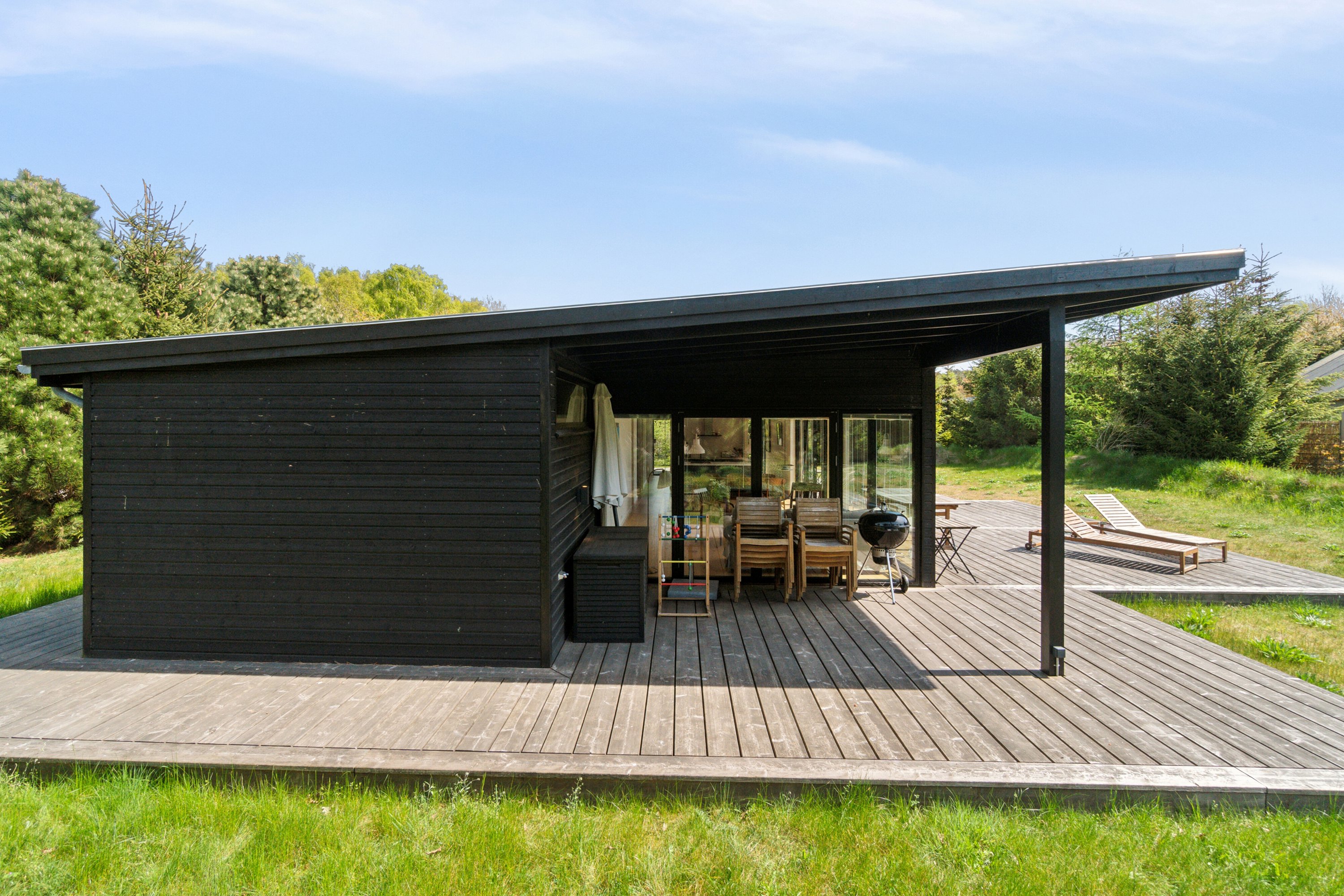 Fremhævet set fra haven billede i fuldskærmstilstand. Billede af Åbrinken 2, Pedersker, 3720 Aakirkeby