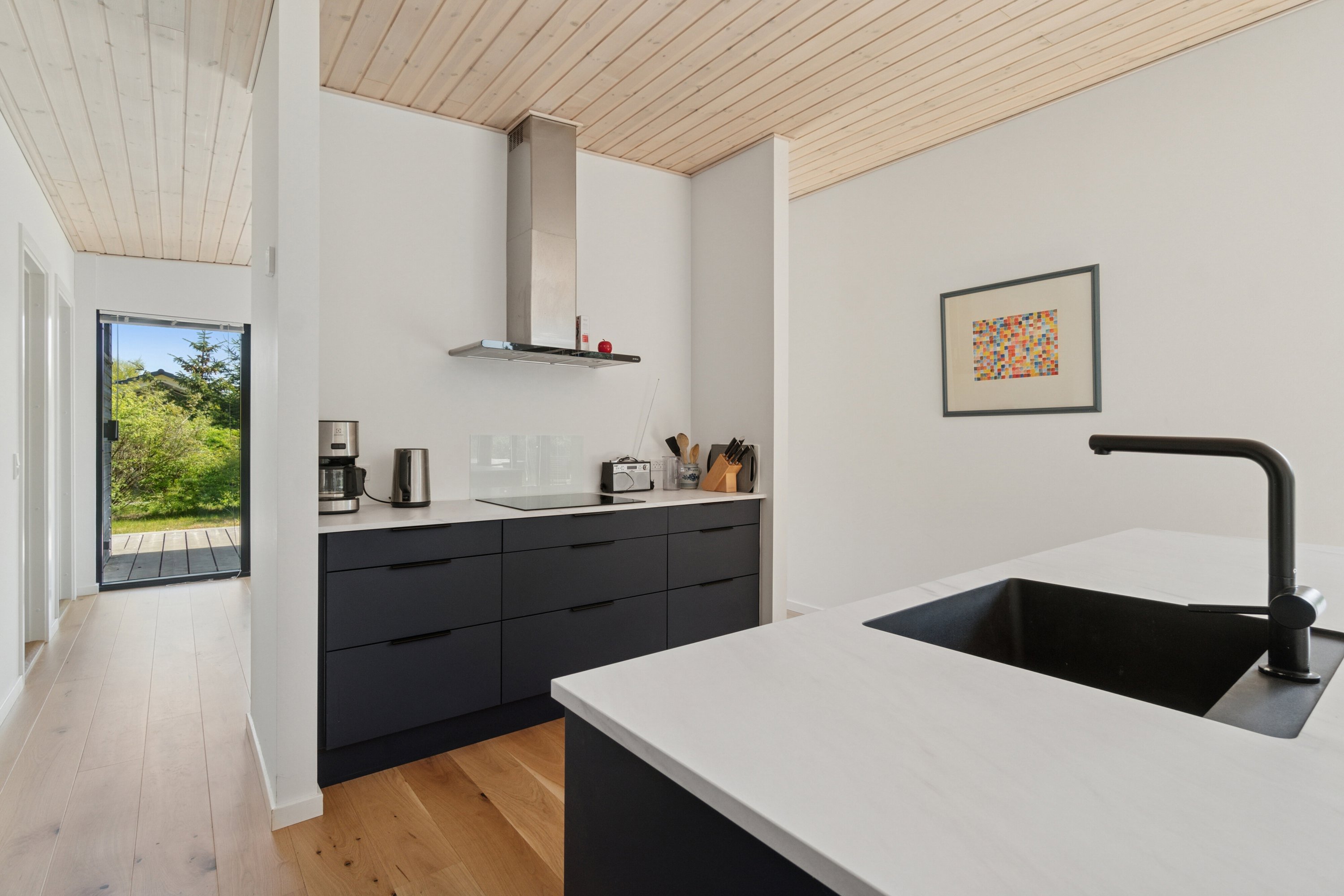 Fremhævet køkken billede i fuldskærmstilstand. Billede af Åbrinken 2, Pedersker, 3720 Aakirkeby