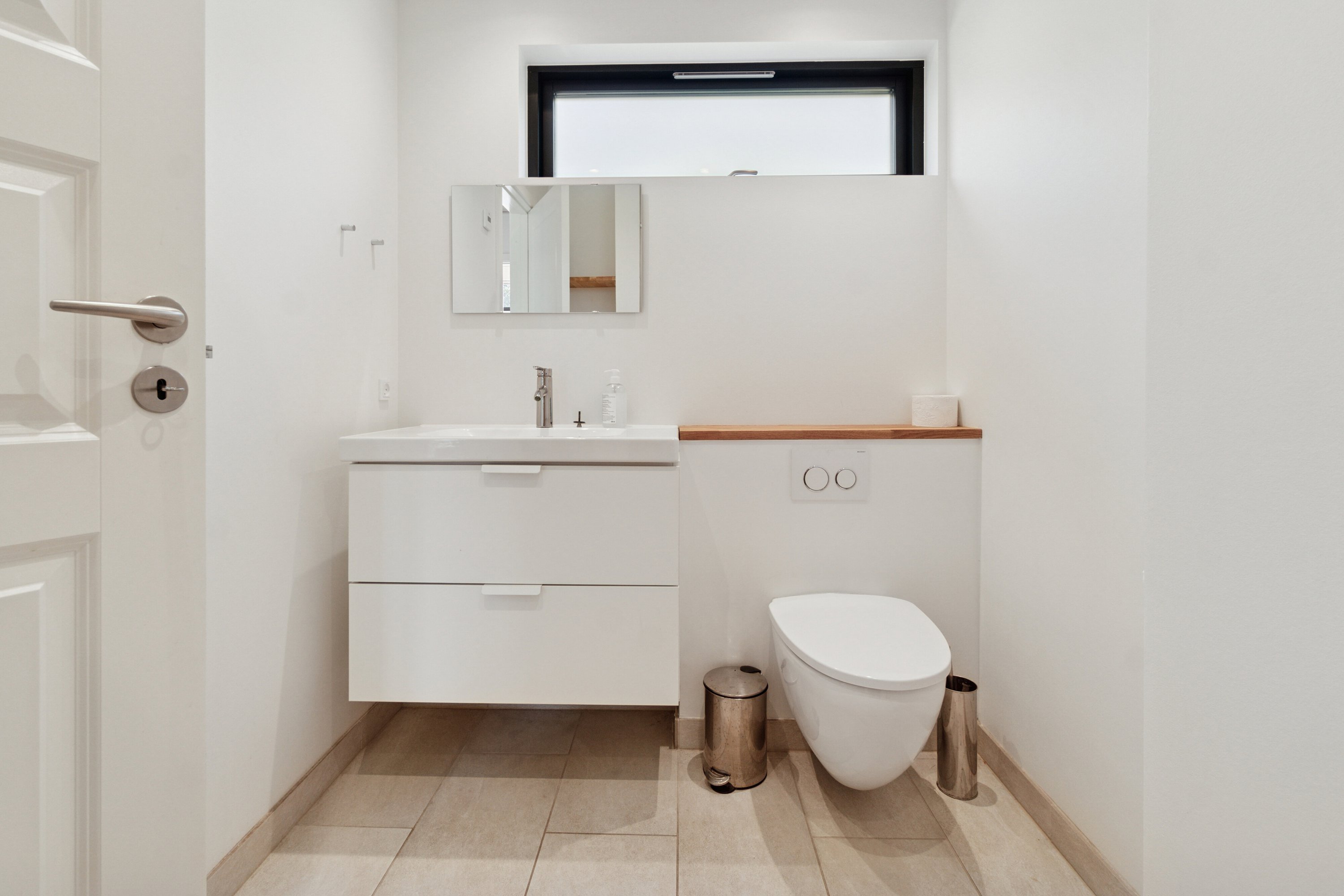 Fremhævet badeværelse billede i fuldskærmstilstand. Billede af Åbrinken 2, Pedersker, 3720 Aakirkeby