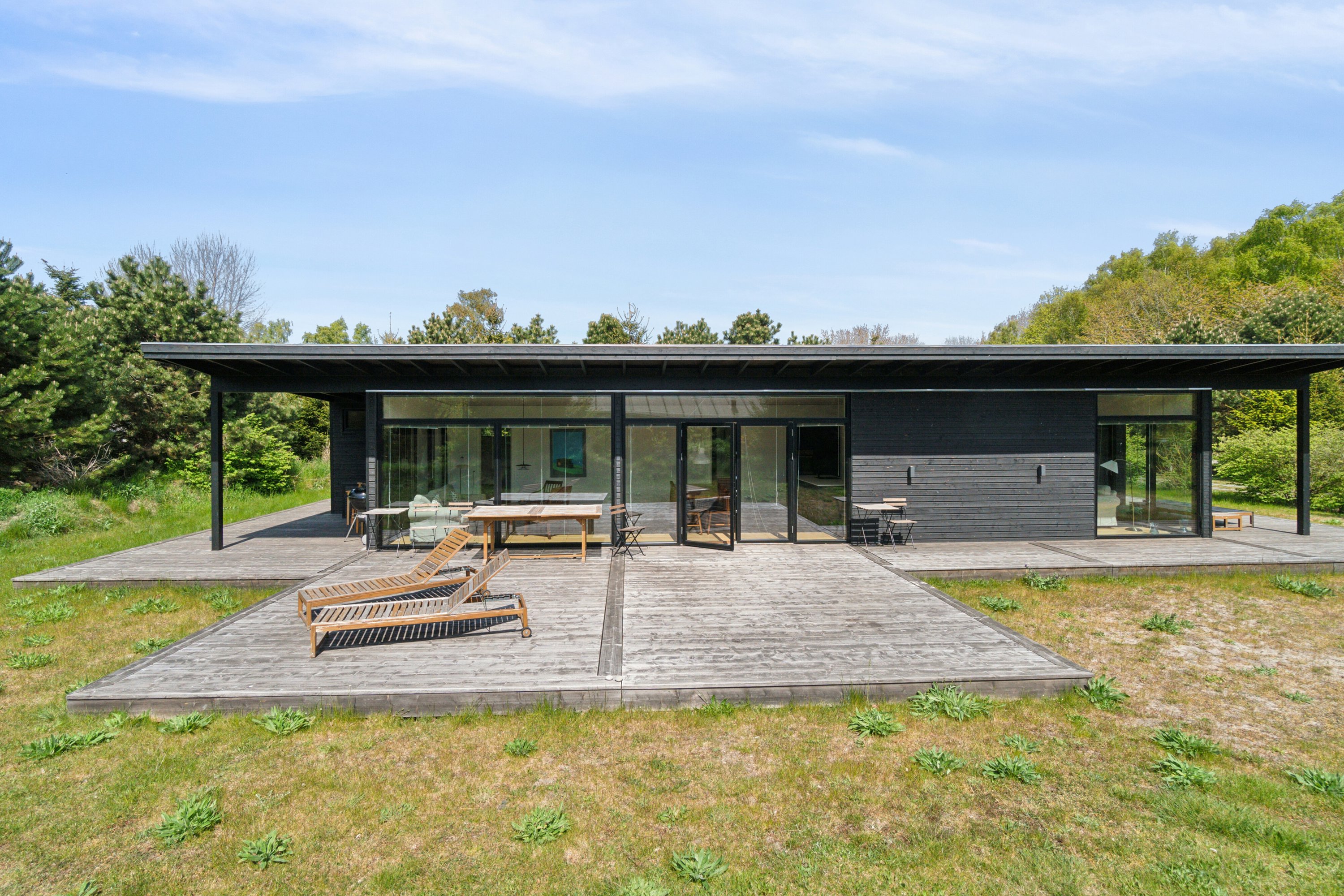 Fremhævet set fra haven billede i fuldskærmstilstand. Billede af Åbrinken 2, Pedersker, 3720 Aakirkeby