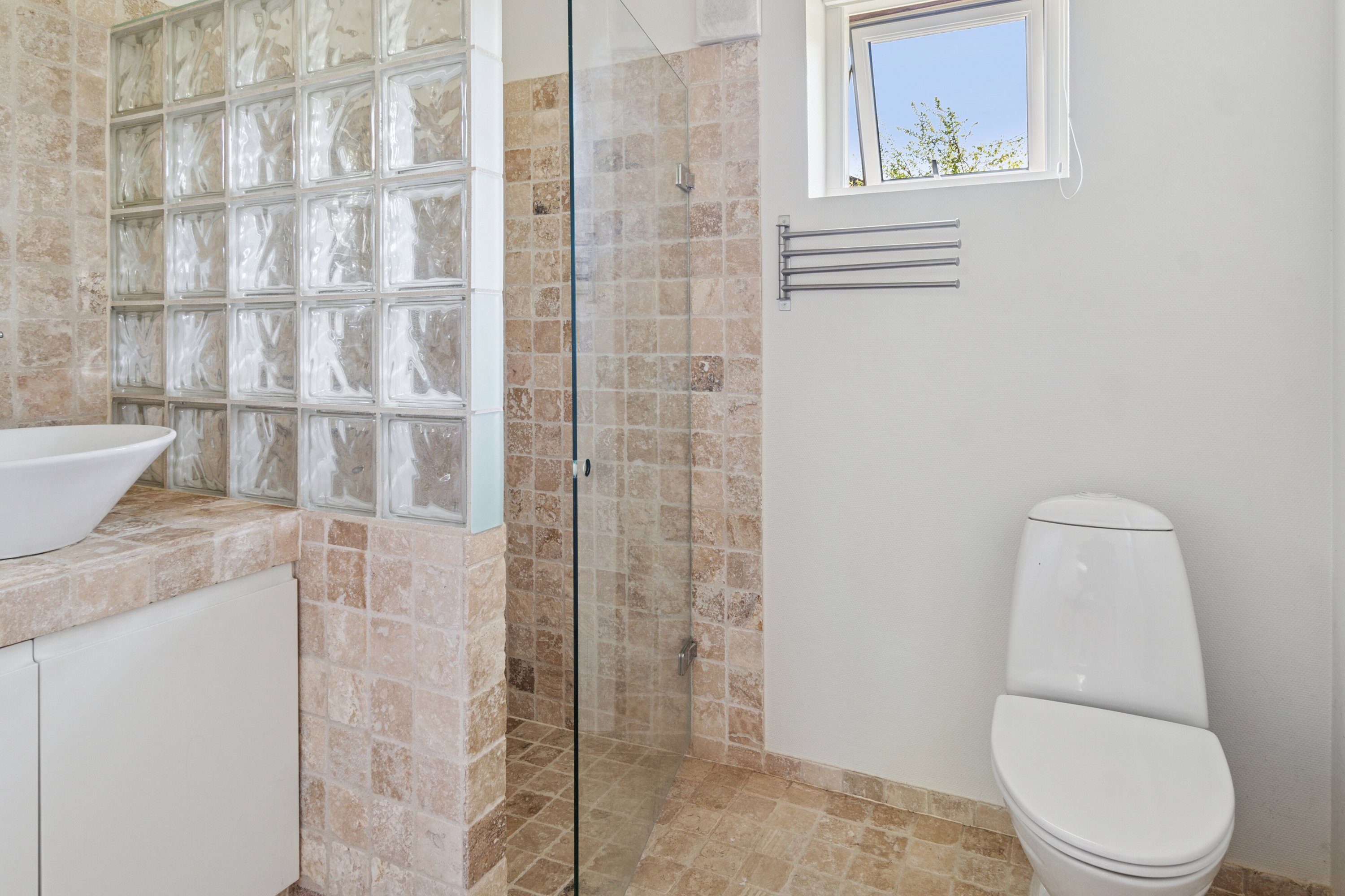 Fremhævet badeværelse billede i fuldskærmstilstand. Billede af Glentevej 1, 4400 Kalundborg