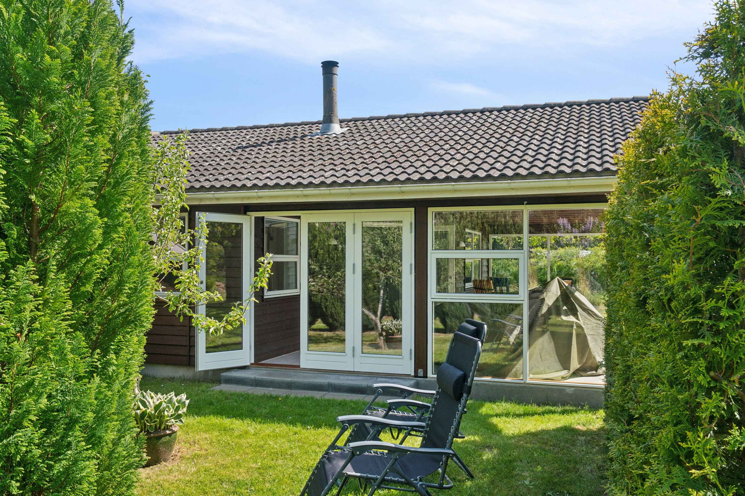 Fremhævet set fra haven billede i fuldskærmstilstand. Billede af Glentevej 1, 4400 Kalundborg