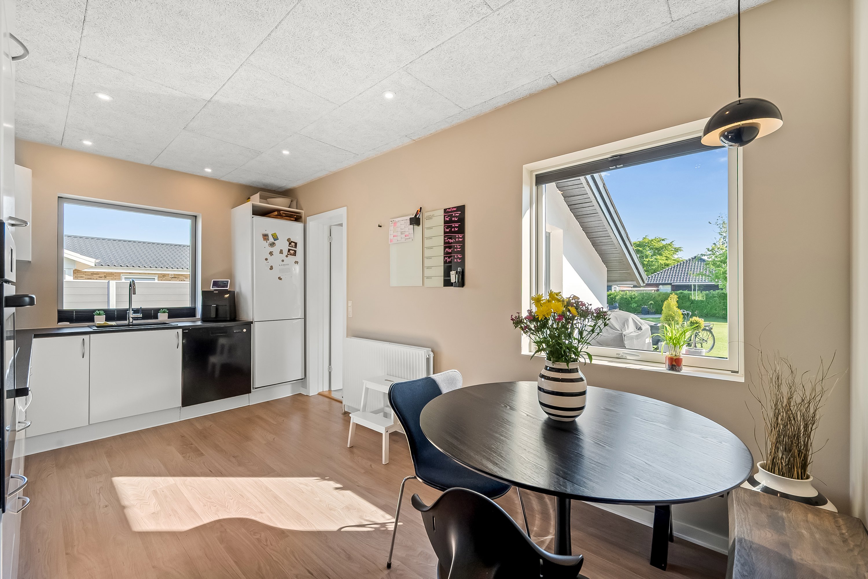 Fremhævet køkken billede i fuldskærmstilstand. Billede af Dalvej 7, 6900 Skjern