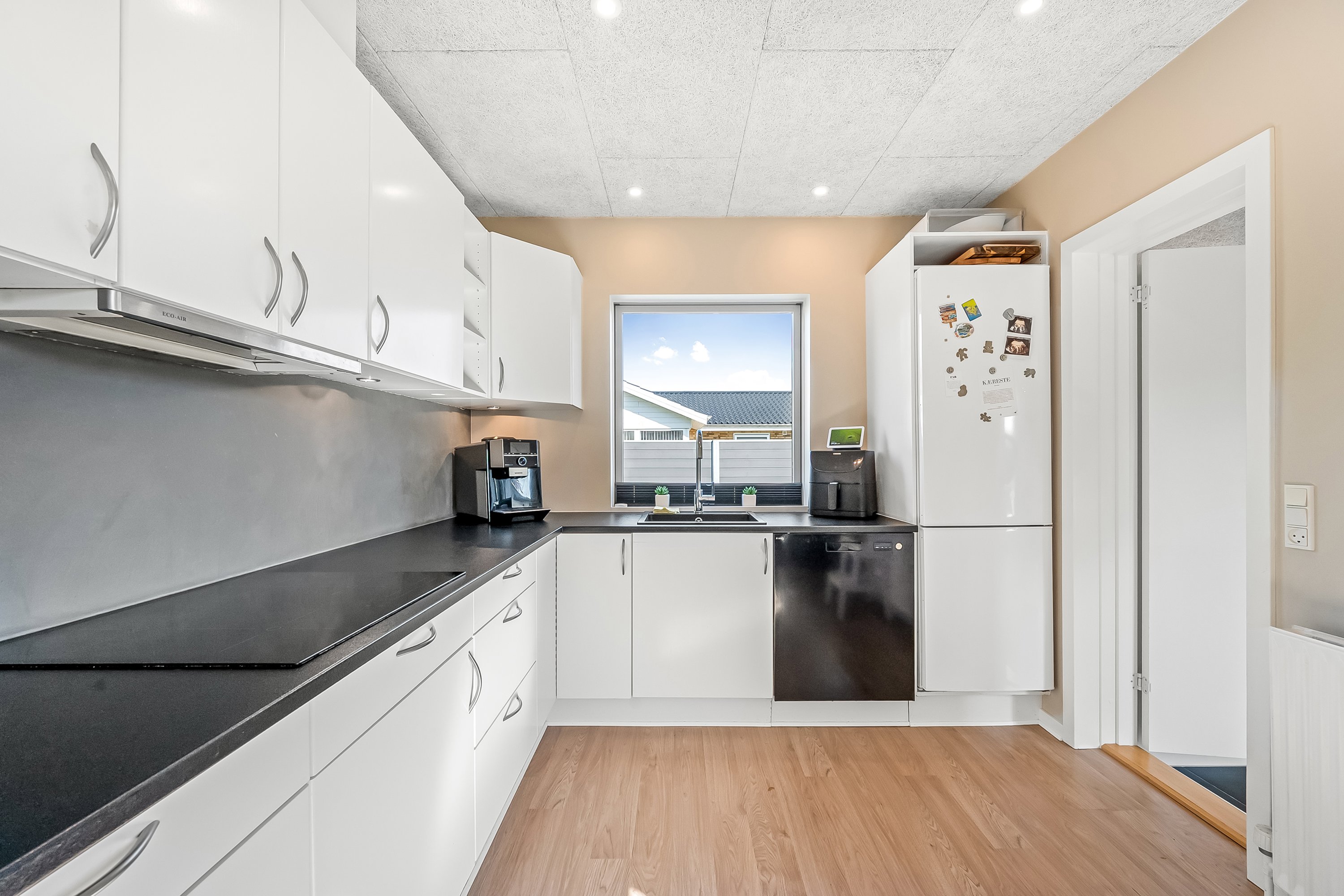 Fremhævet køkken billede i fuldskærmstilstand. Billede af Dalvej 7, 6900 Skjern