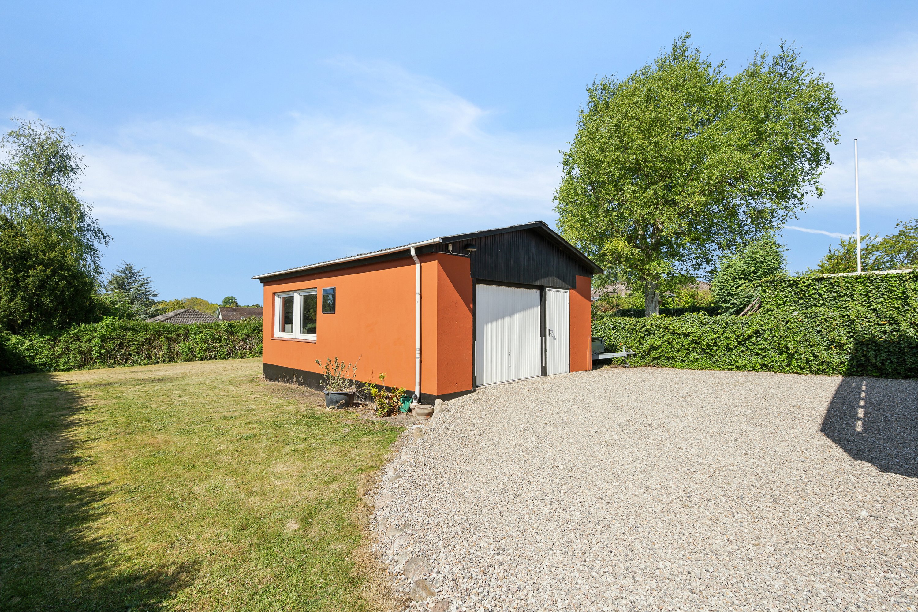 Fremhævet udendørs billede i fuldskærmstilstand. Billede af Odensevej 27, 5700 Svendborg